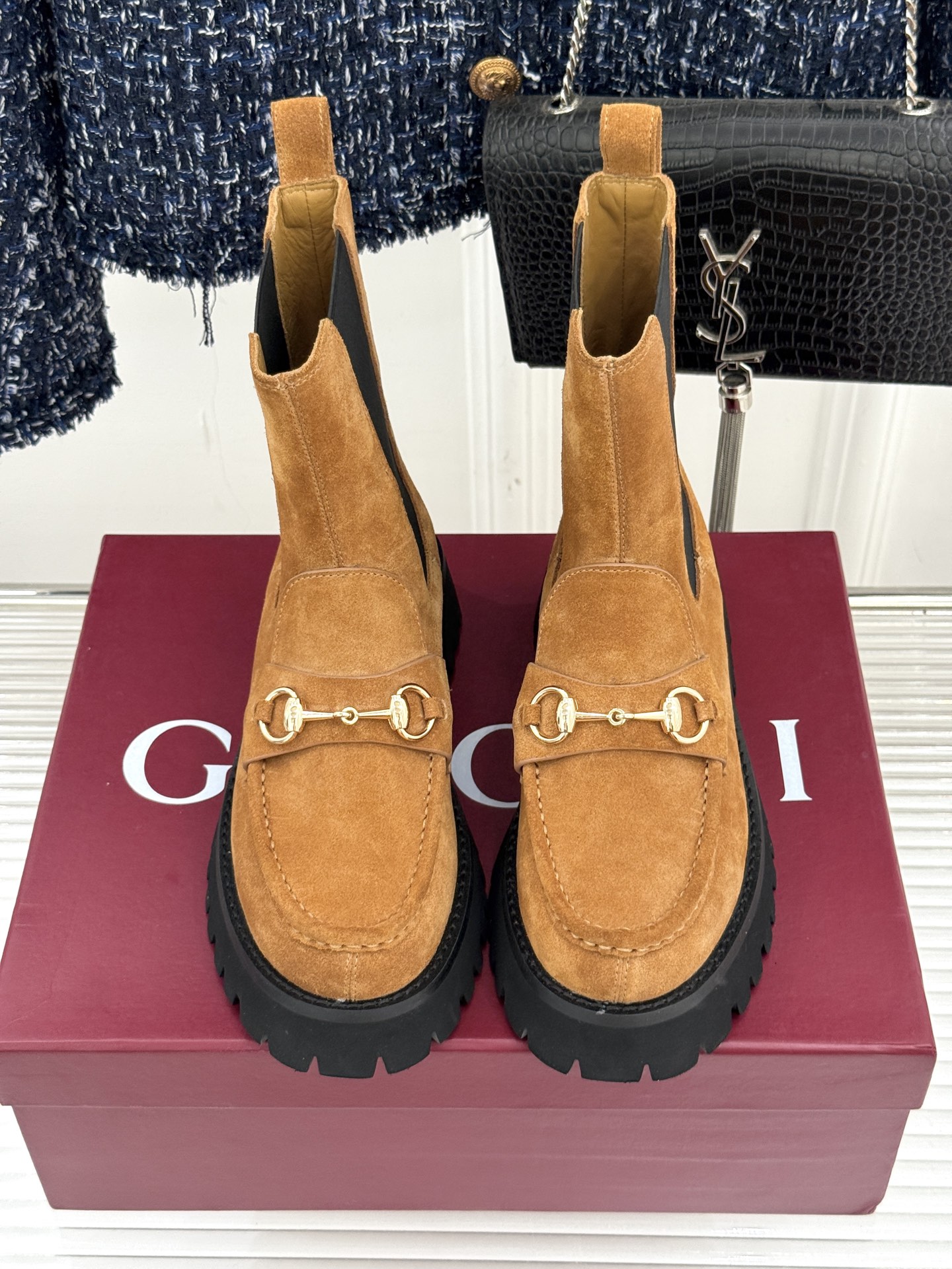 Gucci/古驰25WF秋冬新品马衔扣厚底切尔西短靴标志性马衔扣以浅金色调闪耀鞋面如同一匹骏马 在时尚的