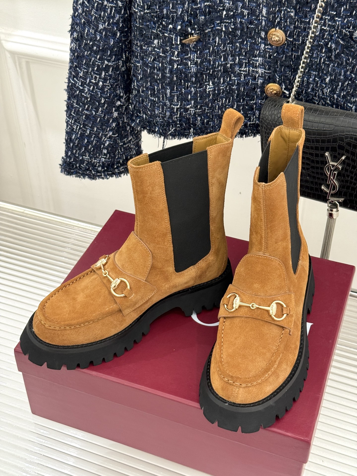 Gucci/古驰25WF秋冬新品马衔扣厚底切尔西短靴标志性马衔扣以浅金色调闪耀鞋面如同一匹骏马 在时尚的