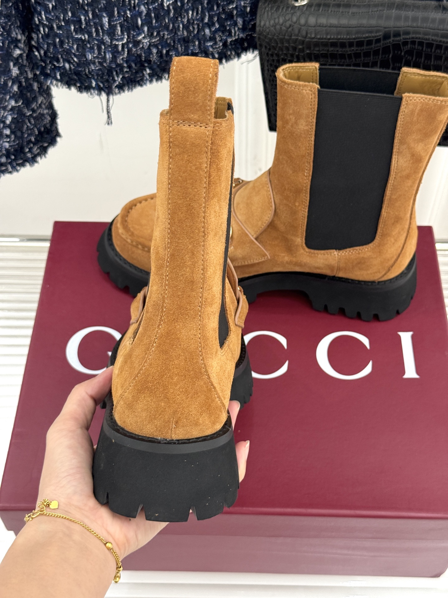 Gucci/古驰25WF秋冬新品马衔扣厚底切尔西短靴标志性马衔扣以浅金色调闪耀鞋面如同一匹骏马 在时尚的