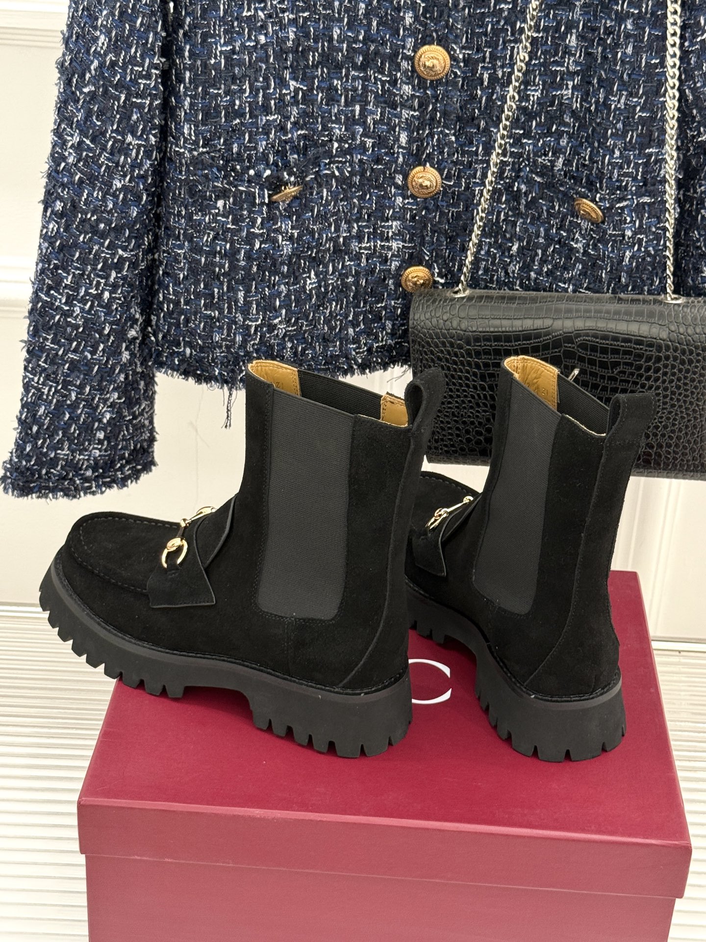 Gucci/古驰25WF秋冬新品马衔扣厚底切尔西短靴标志性马衔扣以浅金色调闪耀鞋面如同一匹骏马 在时尚的