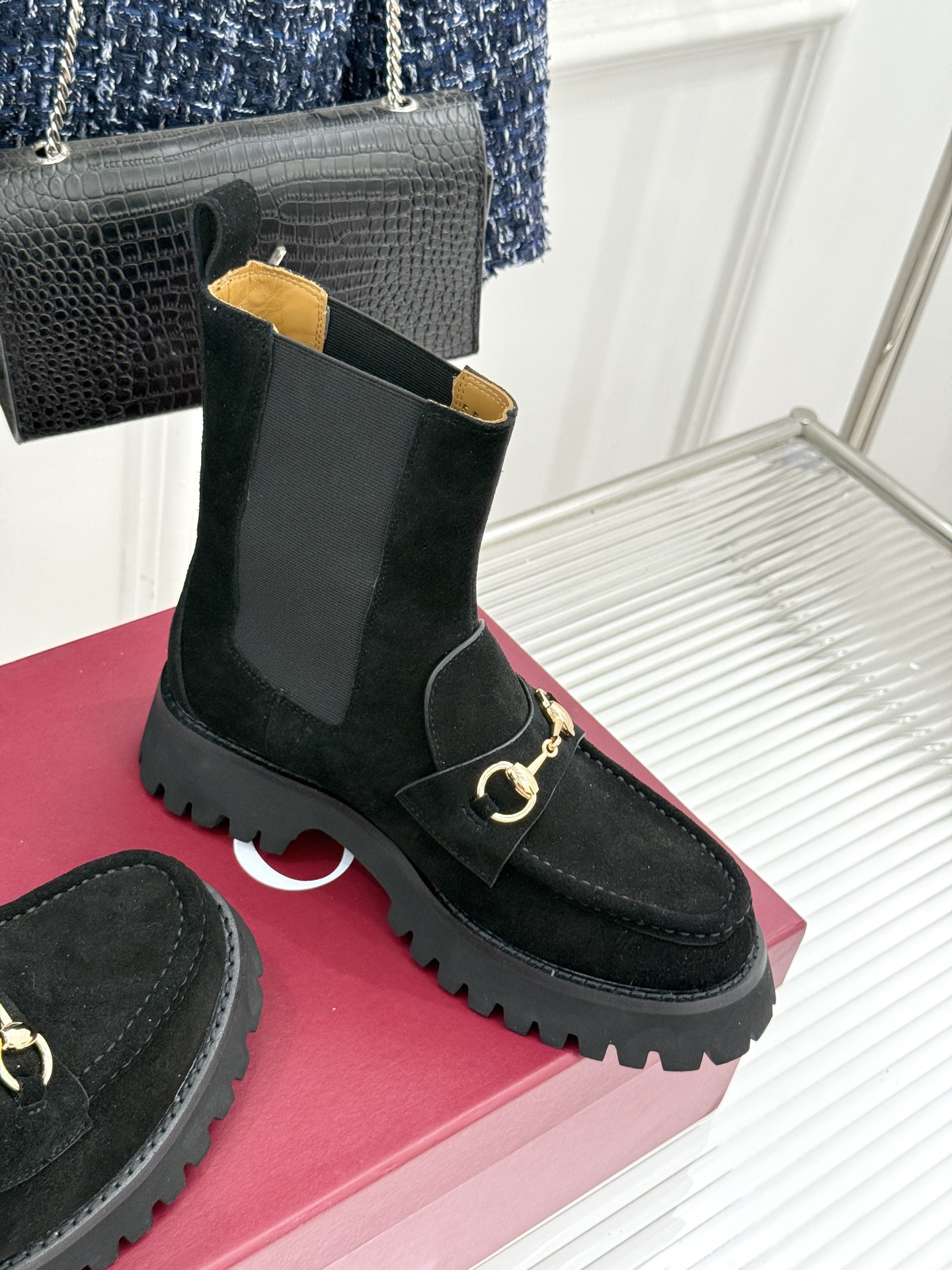 Gucci/古驰25WF秋冬新品马衔扣厚底切尔西短靴标志性马衔扣以浅金色调闪耀鞋面如同一匹骏马 在时尚的