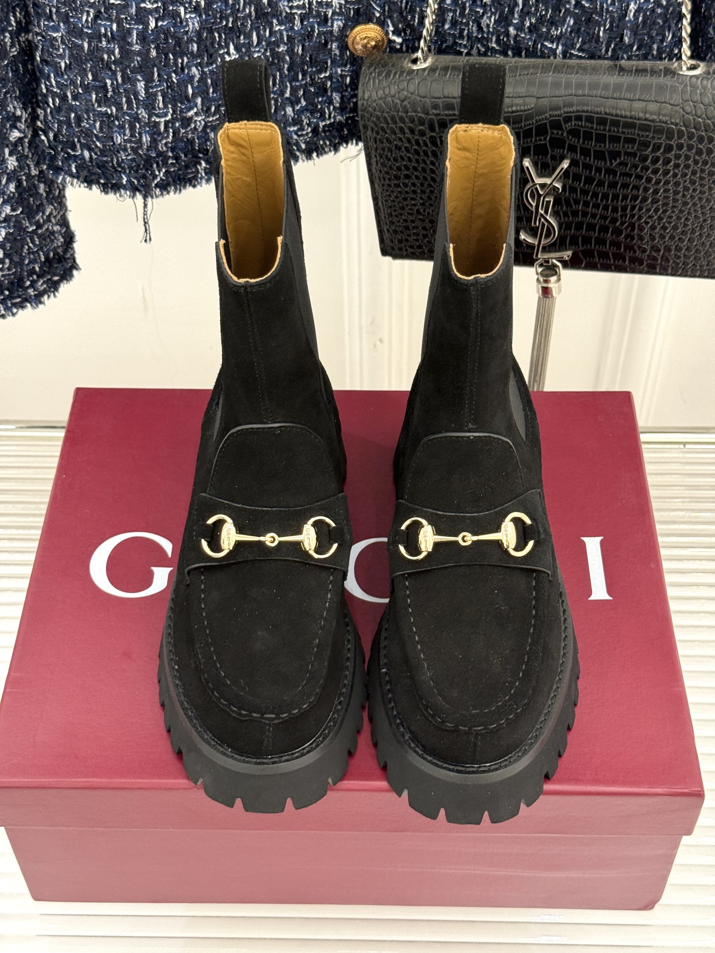 Gucci/古驰25WF秋冬新品马衔扣厚底切尔西短靴标志性马衔扣以浅金色调闪耀鞋面如同一匹骏马 在时尚的
