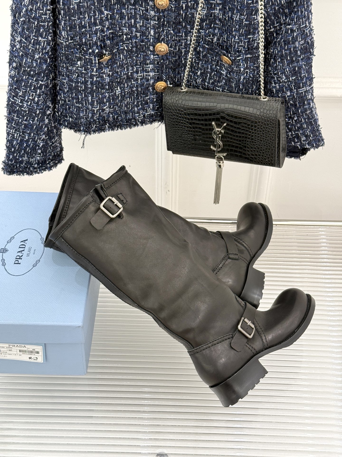 Prada/普拉达25WF秋冬新品皮带扣复古粗跟长靴经典的皮带扣设计 如同一把时光钥匙打开复古与摩登交融