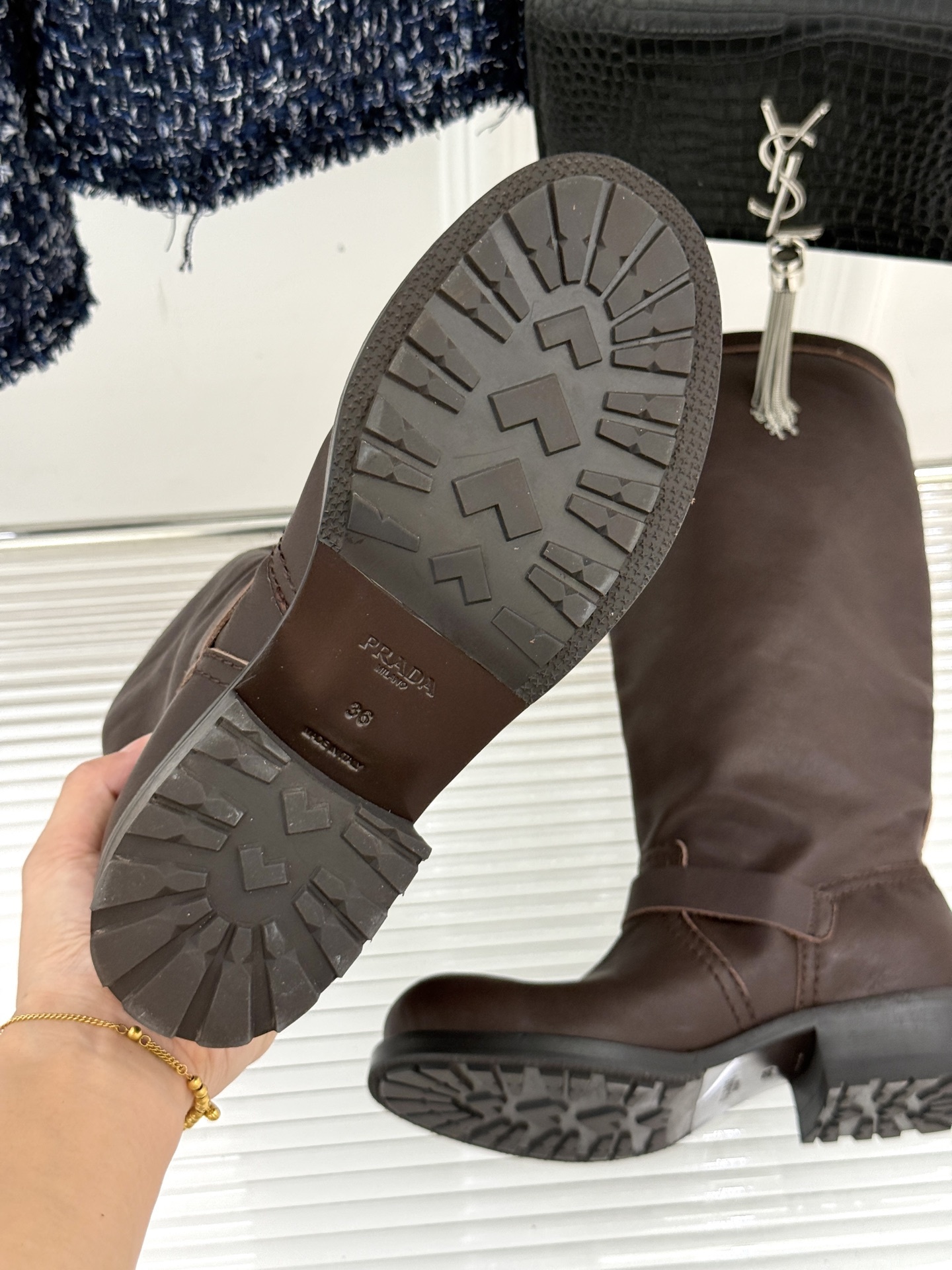 Prada/普拉达25WF秋冬新品皮带扣复古粗跟长靴经典的皮带扣设计 如同一把时光钥匙打开复古与摩登交融
