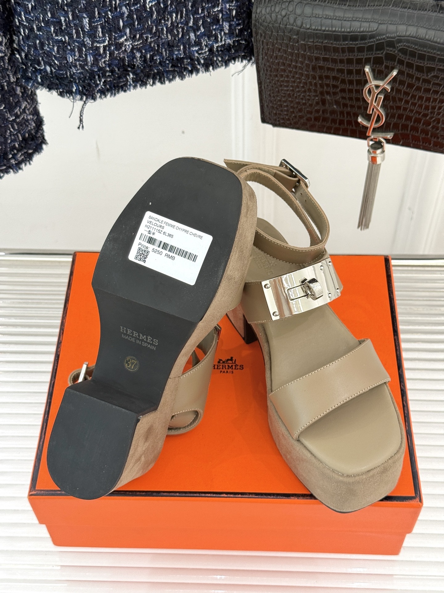 Hermès/爱马仕25WF新品Kelly扣防水台厚底凉鞋当H家的经典Kelly元素邂逅厚底凉鞋一场关于