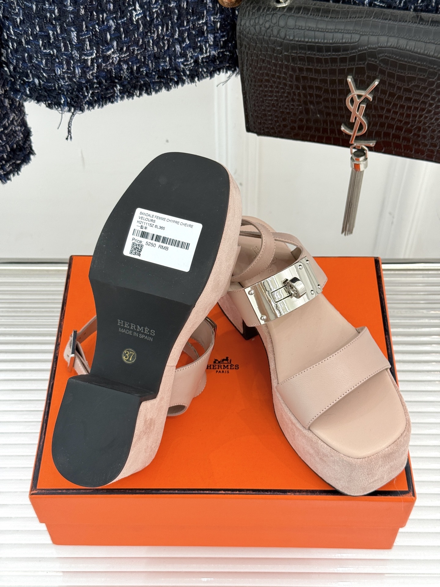 Hermès/爱马仕25WF新品Kelly扣防水台厚底凉鞋当H家的经典Kelly元素邂逅厚底凉鞋一场关于