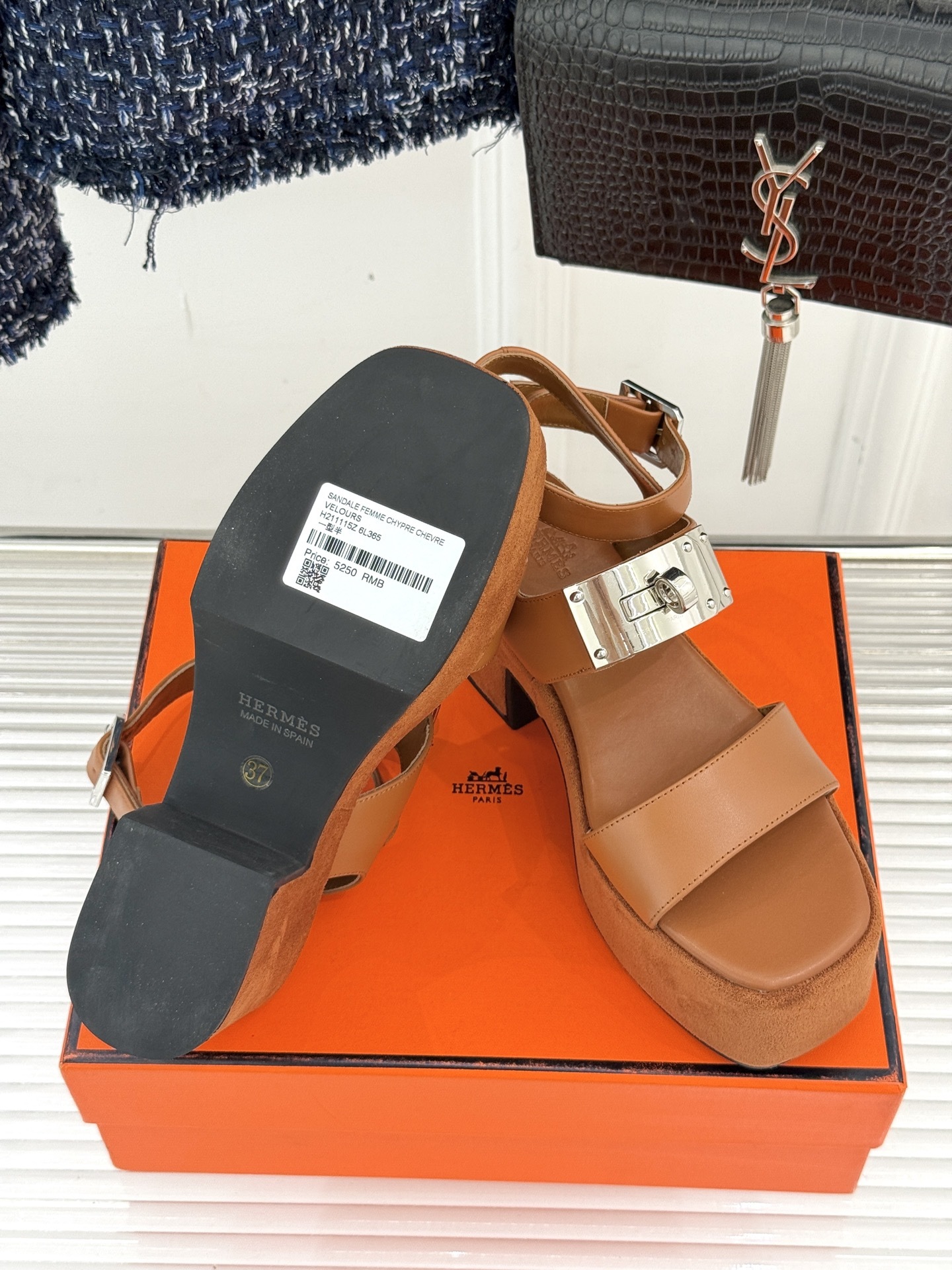 Hermès/爱马仕25WF新品Kelly扣防水台厚底凉鞋当H家的经典Kelly元素邂逅厚底凉鞋一场关于