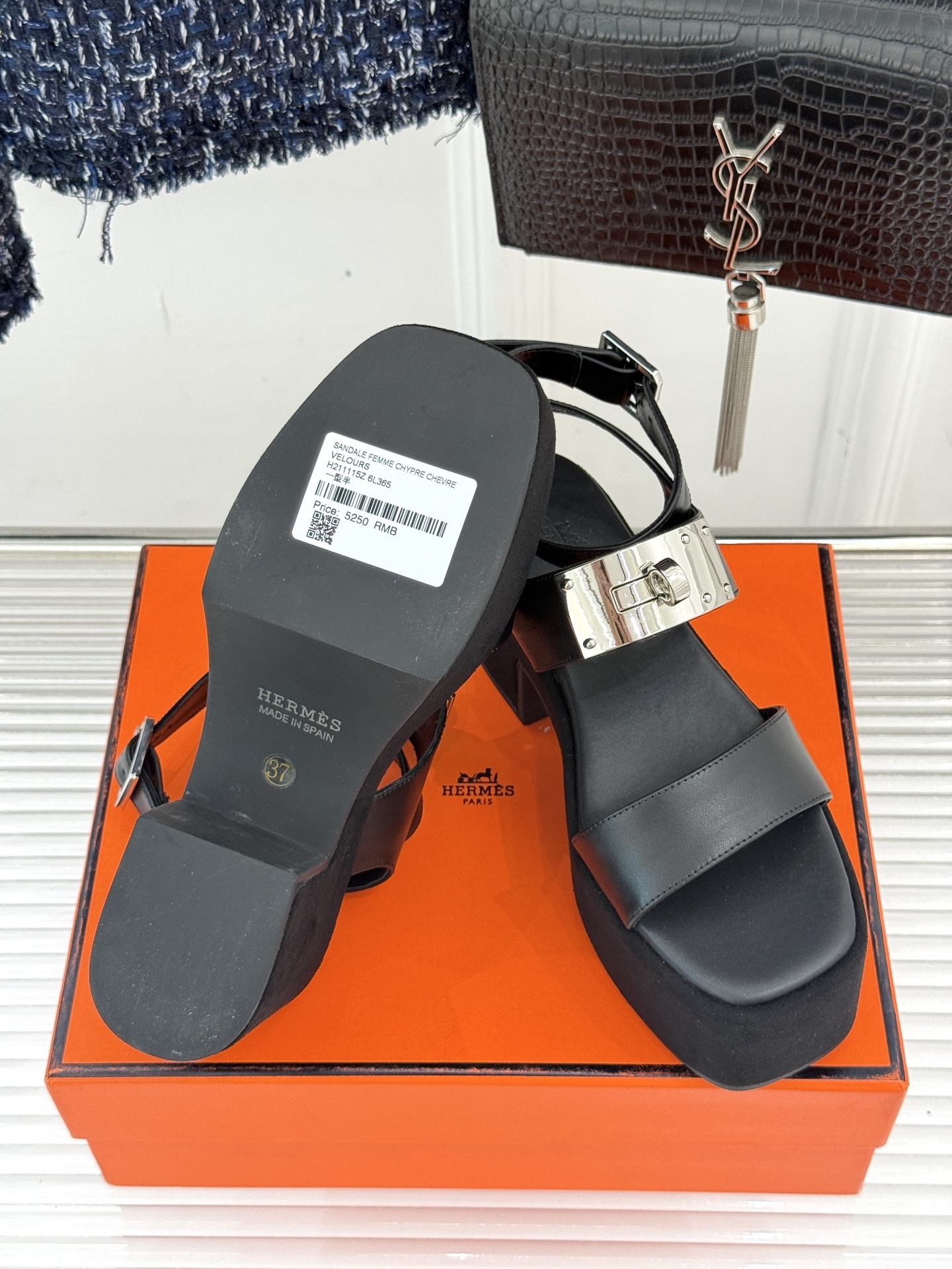 Hermès/爱马仕25WF新品Kelly扣防水台厚底凉鞋当H家的经典Kelly元素邂逅厚底凉鞋一场关于