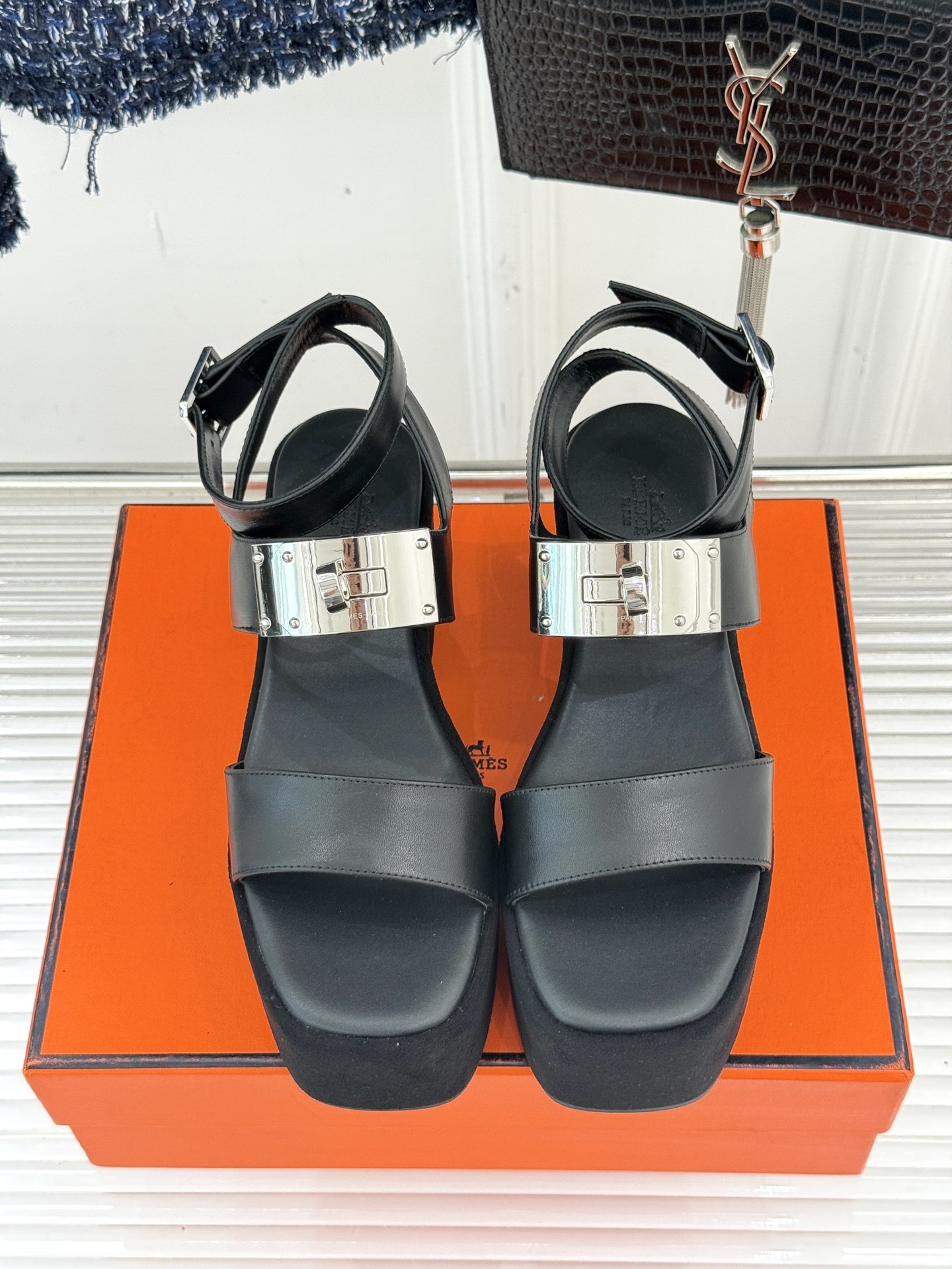 Hermès/爱马仕25WF新品Kelly扣防水台厚底凉鞋当H家的经典Kelly元素邂逅厚底凉鞋一场关于