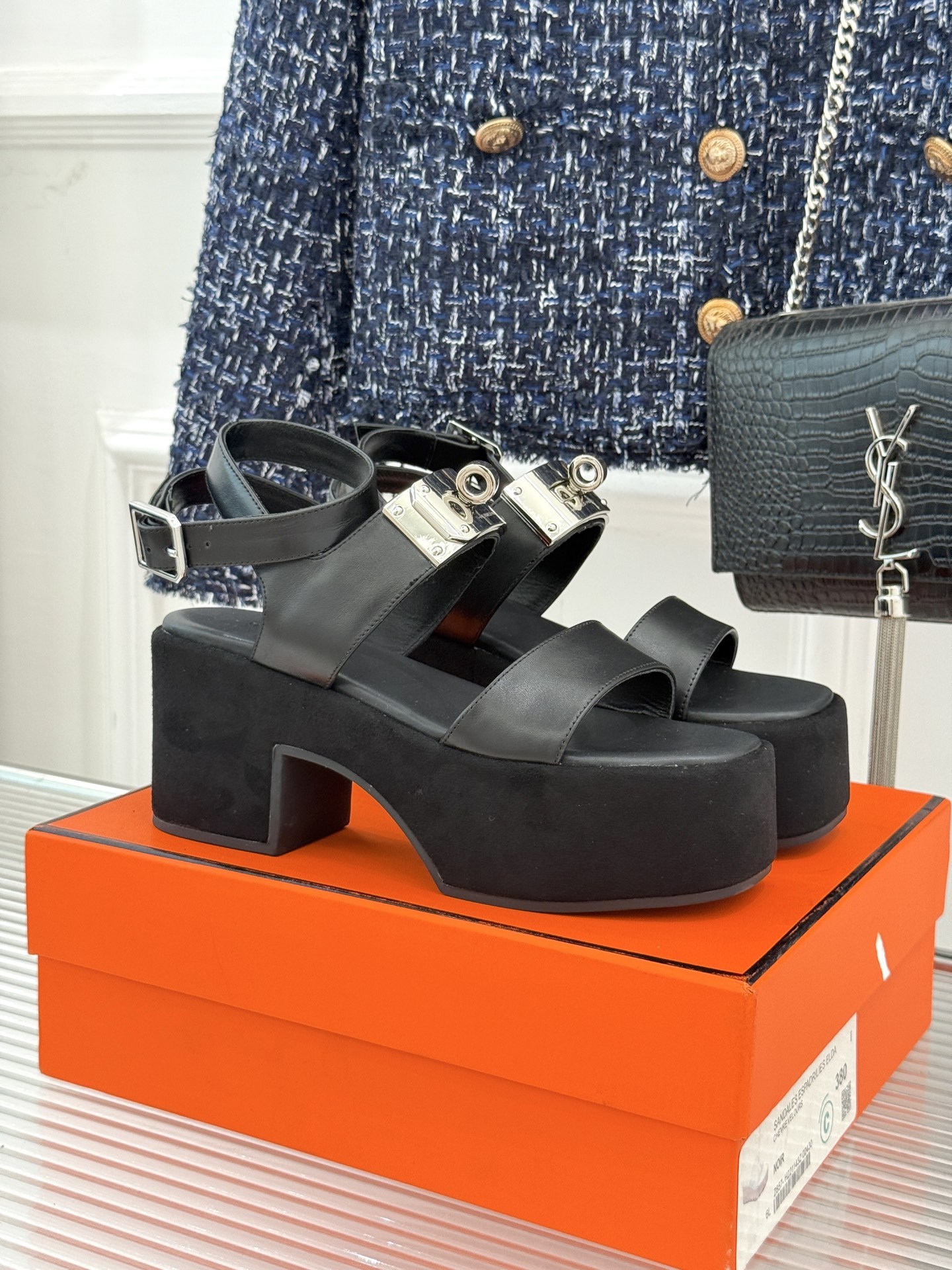 Hermès/爱马仕25WF新品Kelly扣防水台厚底凉鞋当H家的经典Kelly元素邂逅厚底凉鞋一场关于