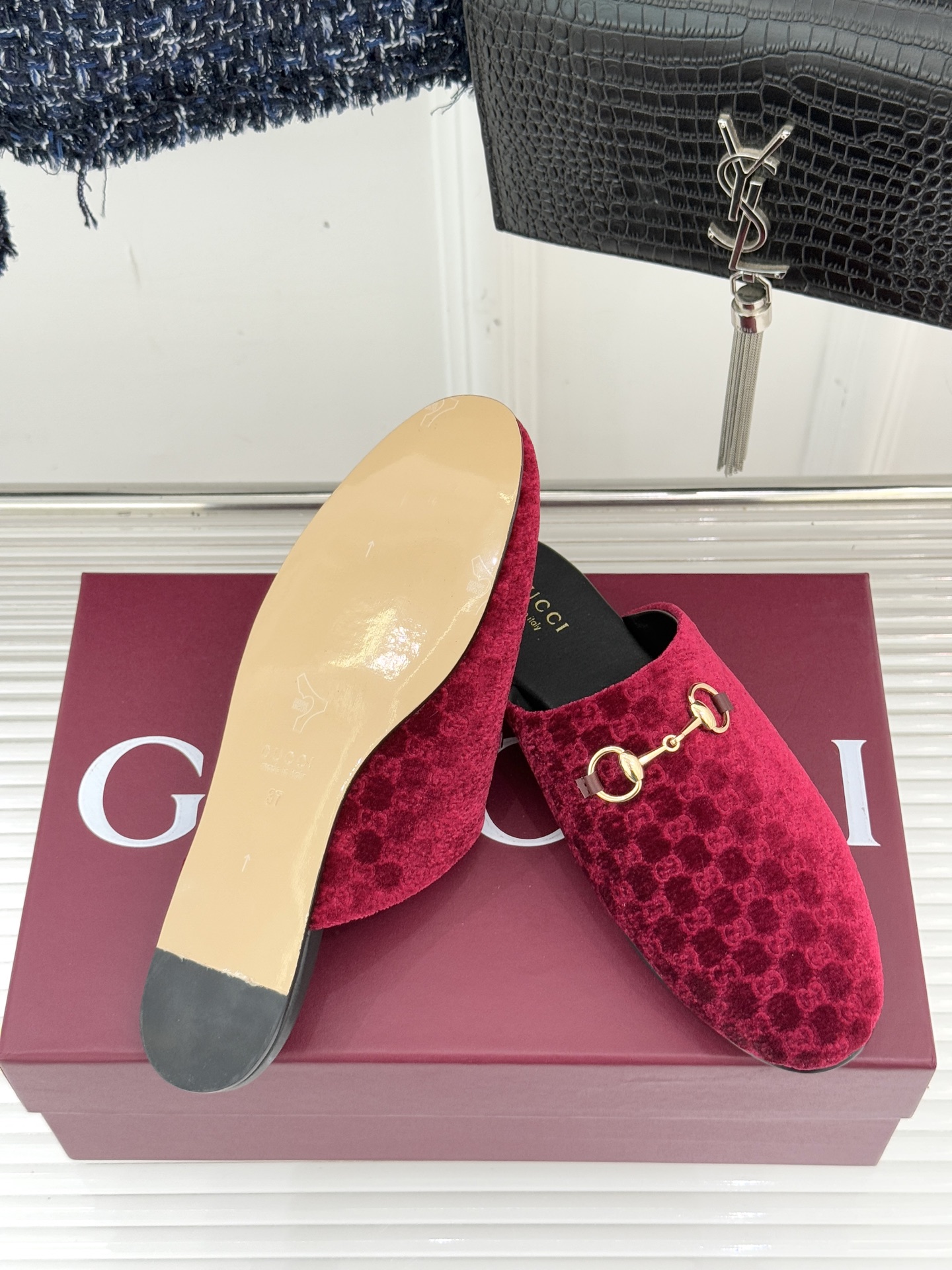 Gucci/古驰25WF新品老花马衔扣半拖 一脚蹬的自在 被G家马衔扣半拖轻松拿捏。标志性马衔扣搭配老花