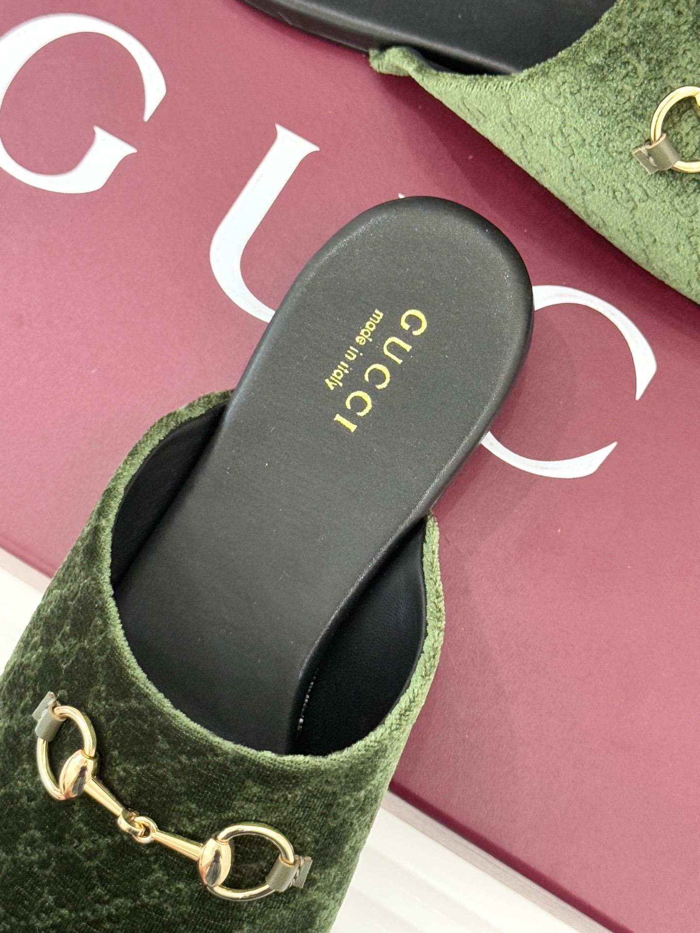 Gucci/古驰25WF新品老花马衔扣半拖 一脚蹬的自在 被G家马衔扣半拖轻松拿捏。标志性马衔扣搭配老花