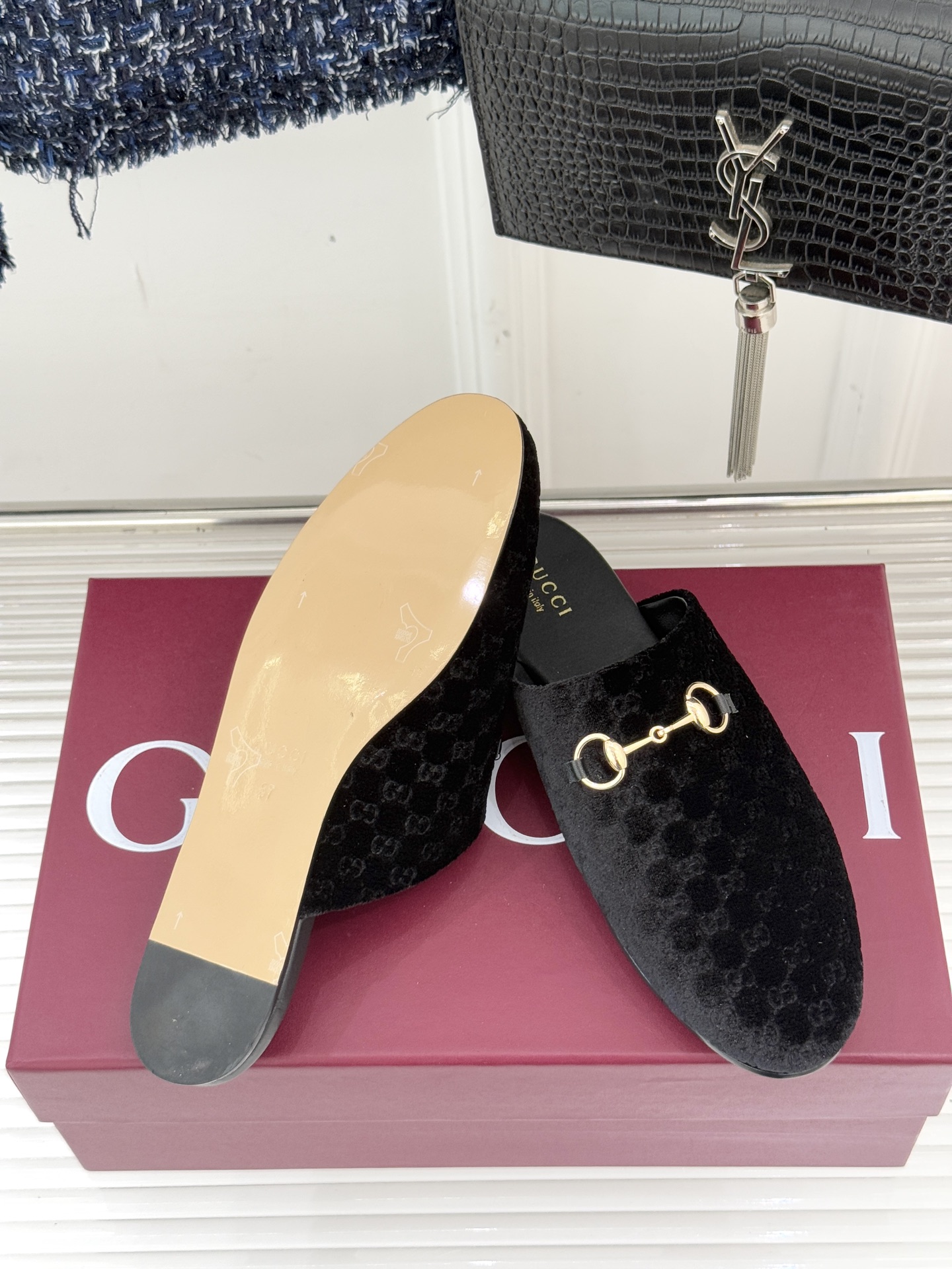 Gucci/古驰25WF新品老花马衔扣半拖 一脚蹬的自在 被G家马衔扣半拖轻松拿捏。标志性马衔扣搭配老花