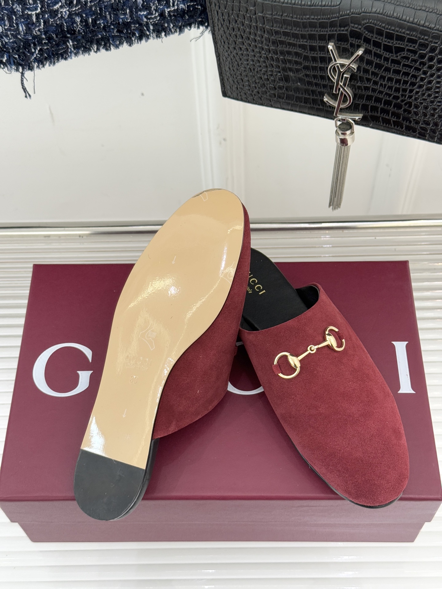 Gucci/古驰25WF新品老花马衔扣半拖 一脚蹬的自在 被G家马衔扣半拖轻松拿捏。标志性马衔扣搭配老花