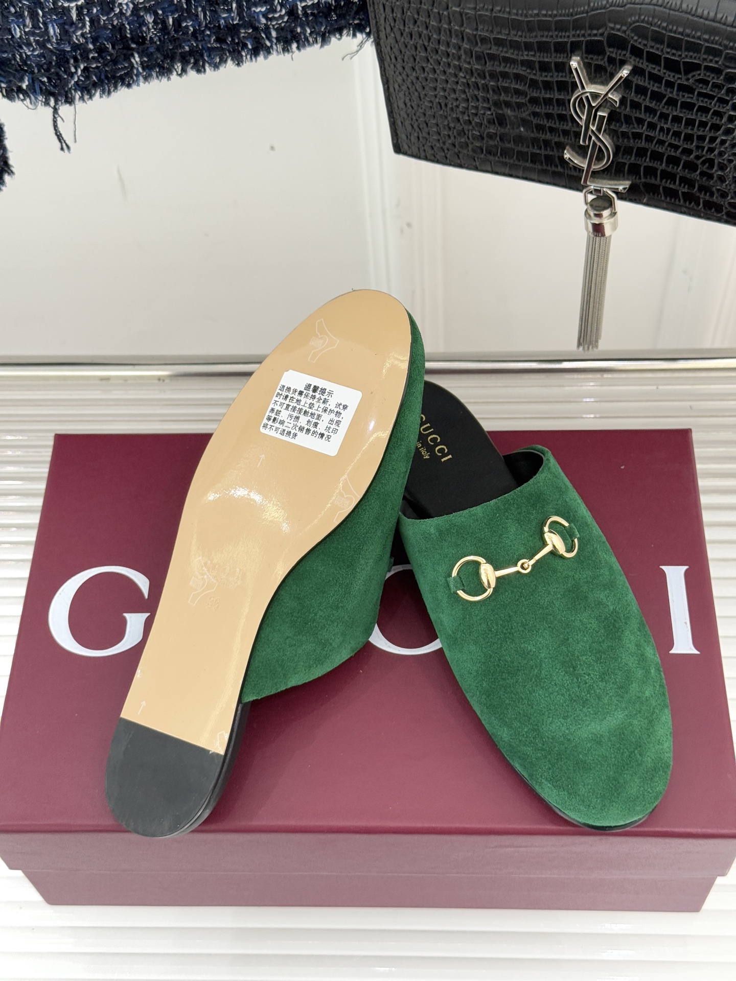Gucci/古驰25WF新品老花马衔扣半拖 一脚蹬的自在 被G家马衔扣半拖轻松拿捏。标志性马衔扣搭配老花
