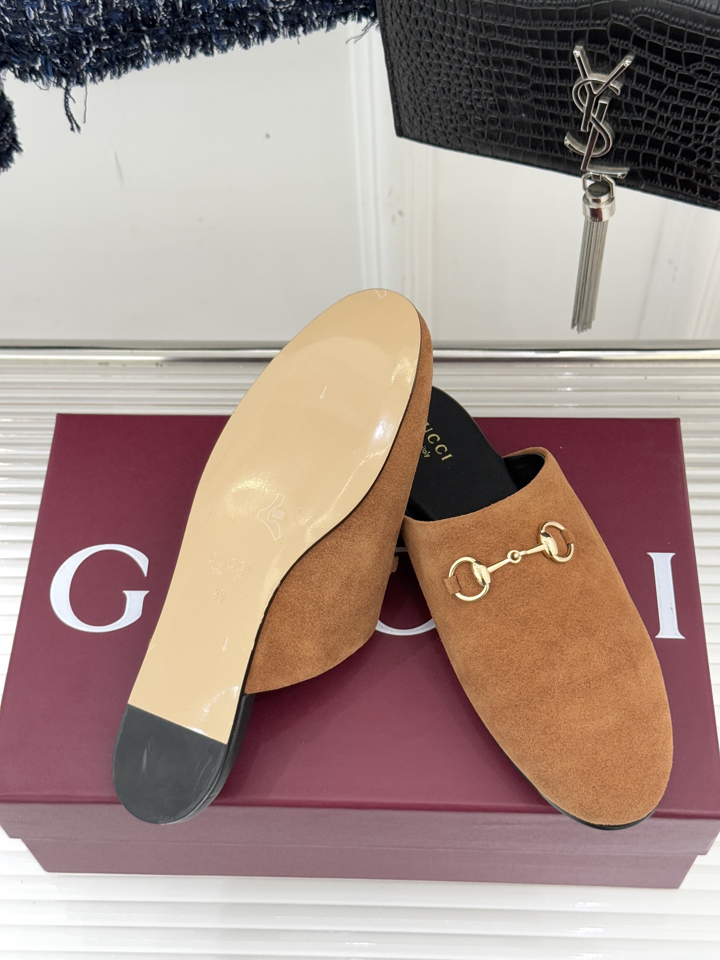 Gucci/古驰25WF新品老花马衔扣半拖 一脚蹬的自在 被G家马衔扣半拖轻松拿捏。标志性马衔扣搭配老花
