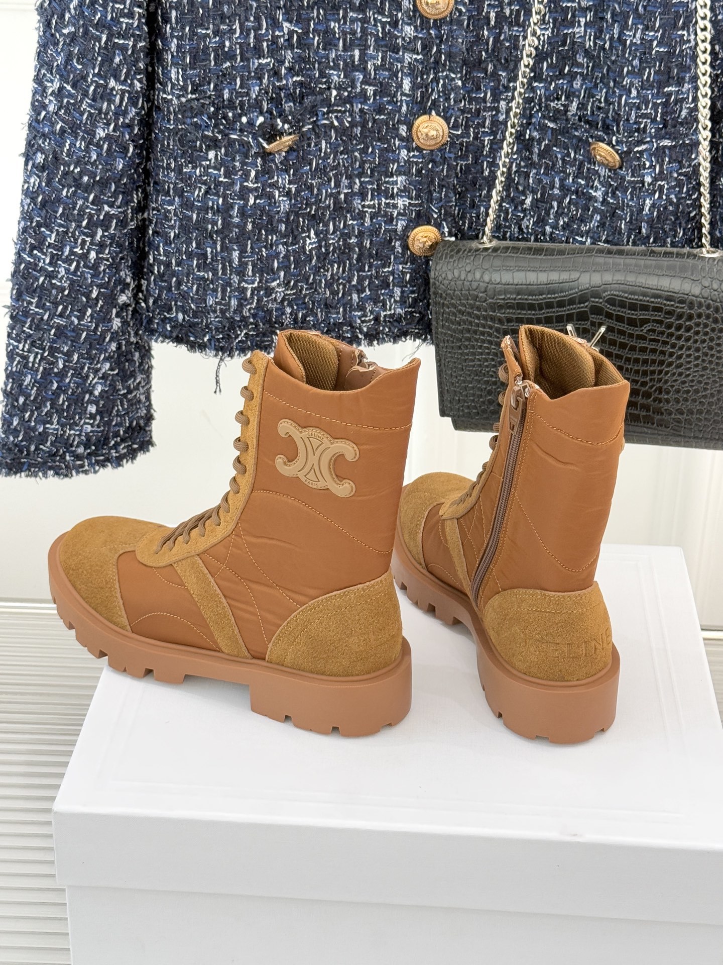Celine /塞琳25WF新品凯旋门复古厚底马丁靴短靴当英伦硬朗邂逅巴黎优雅这双马丁靴以复古之形 写就