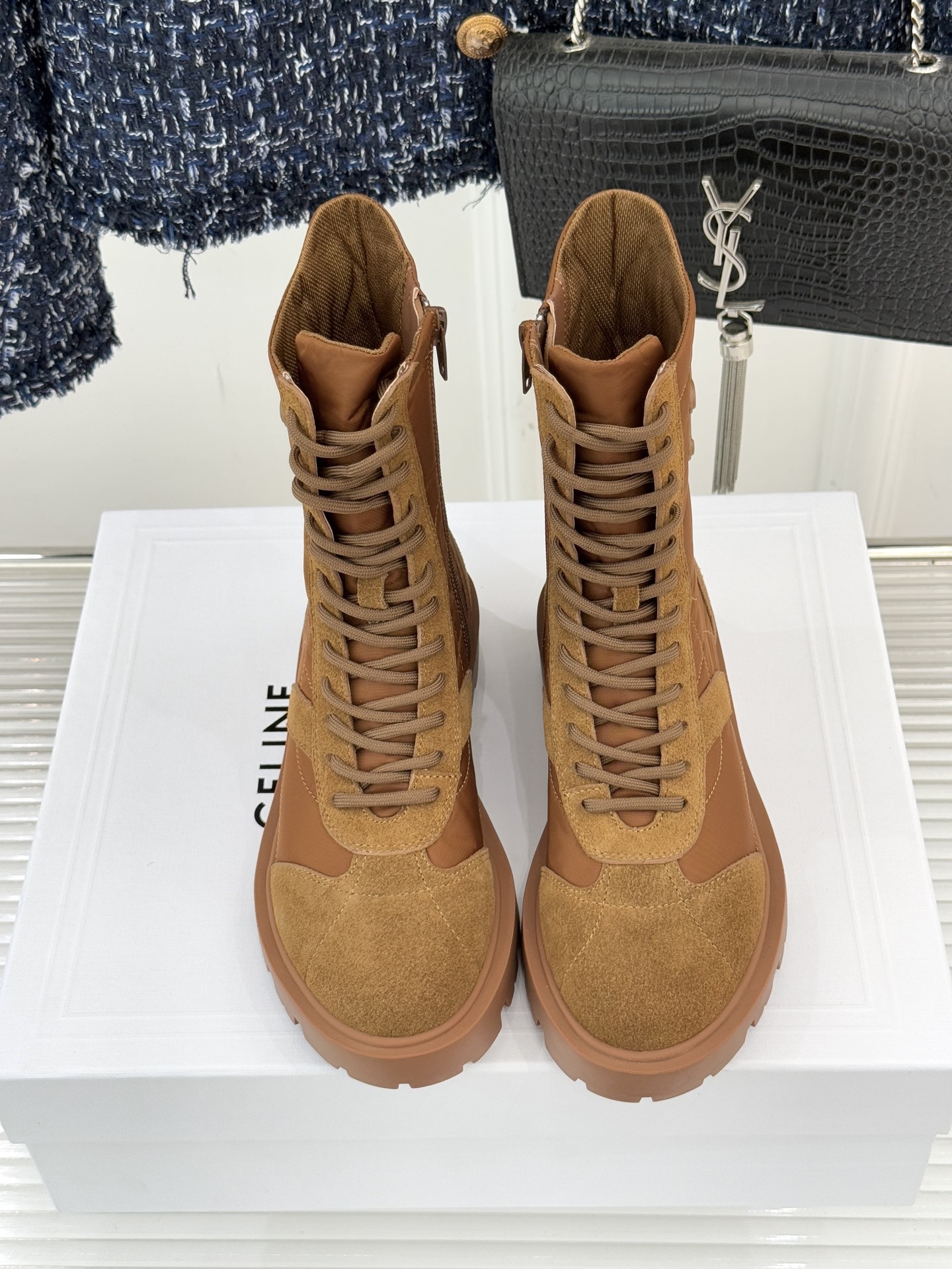 Celine /塞琳25WF新品凯旋门复古厚底马丁靴短靴当英伦硬朗邂逅巴黎优雅这双马丁靴以复古之形 写就