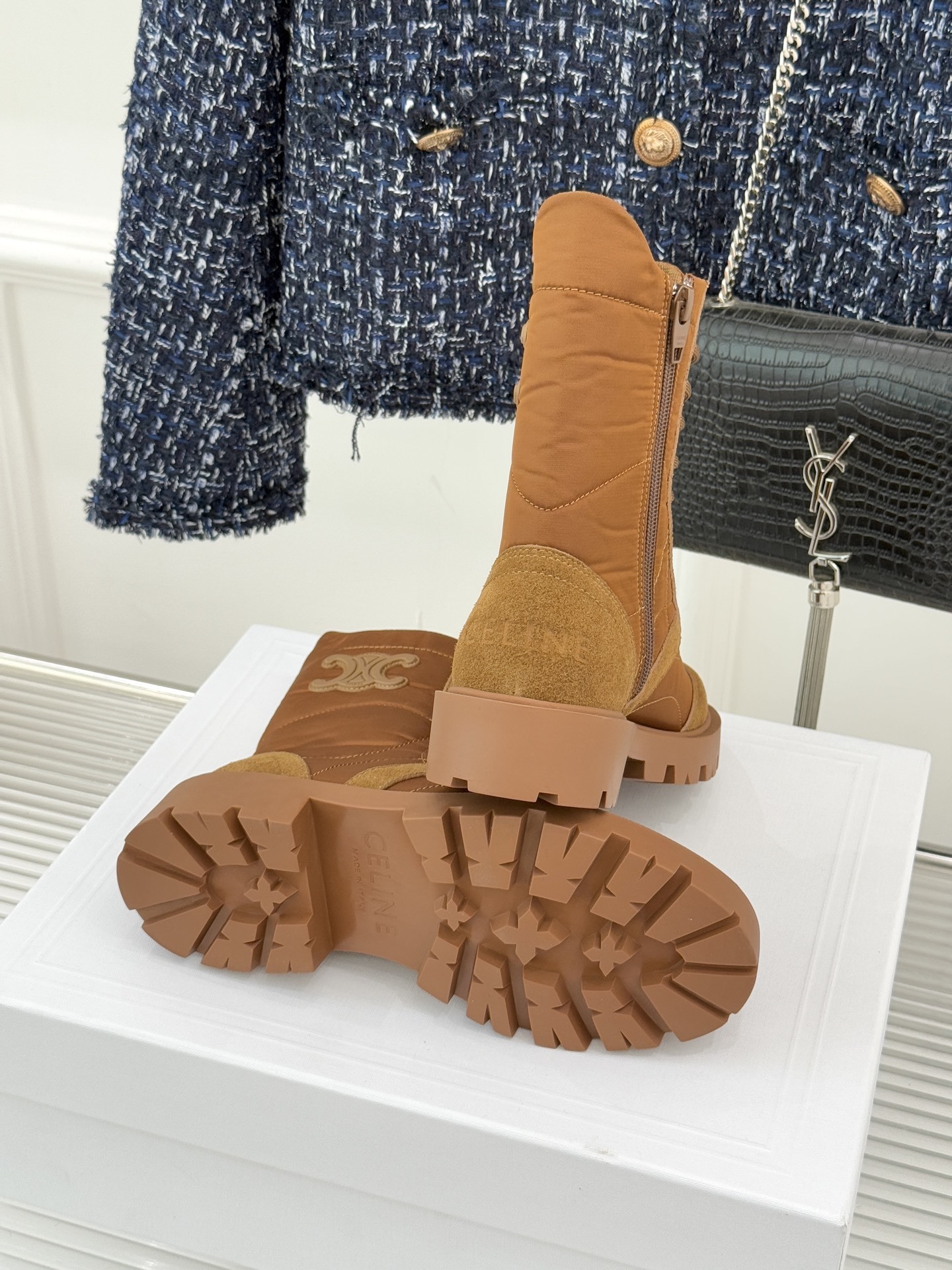 Celine /塞琳25WF新品凯旋门复古厚底马丁靴短靴当英伦硬朗邂逅巴黎优雅这双马丁靴以复古之形 写就