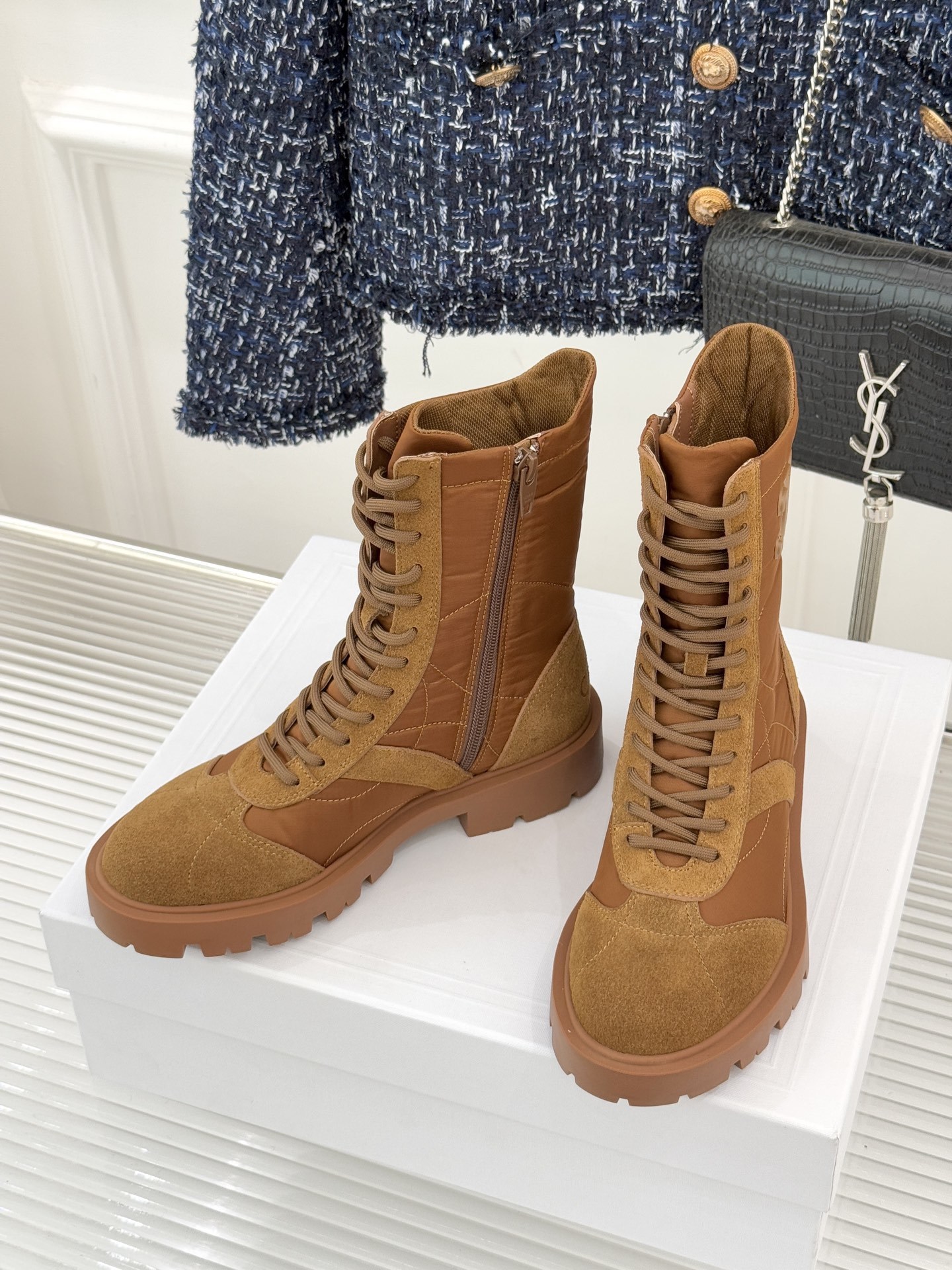 Celine /塞琳25WF新品凯旋门复古厚底马丁靴短靴当英伦硬朗邂逅巴黎优雅这双马丁靴以复古之形 写就