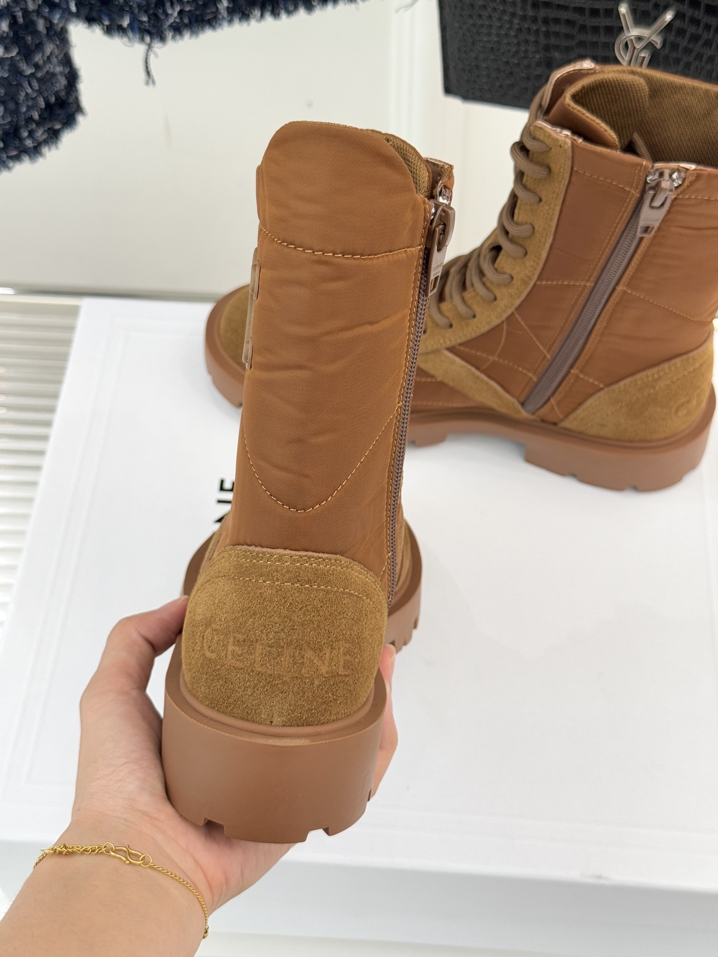 Celine /塞琳25WF新品凯旋门复古厚底马丁靴短靴当英伦硬朗邂逅巴黎优雅这双马丁靴以复古之形 写就