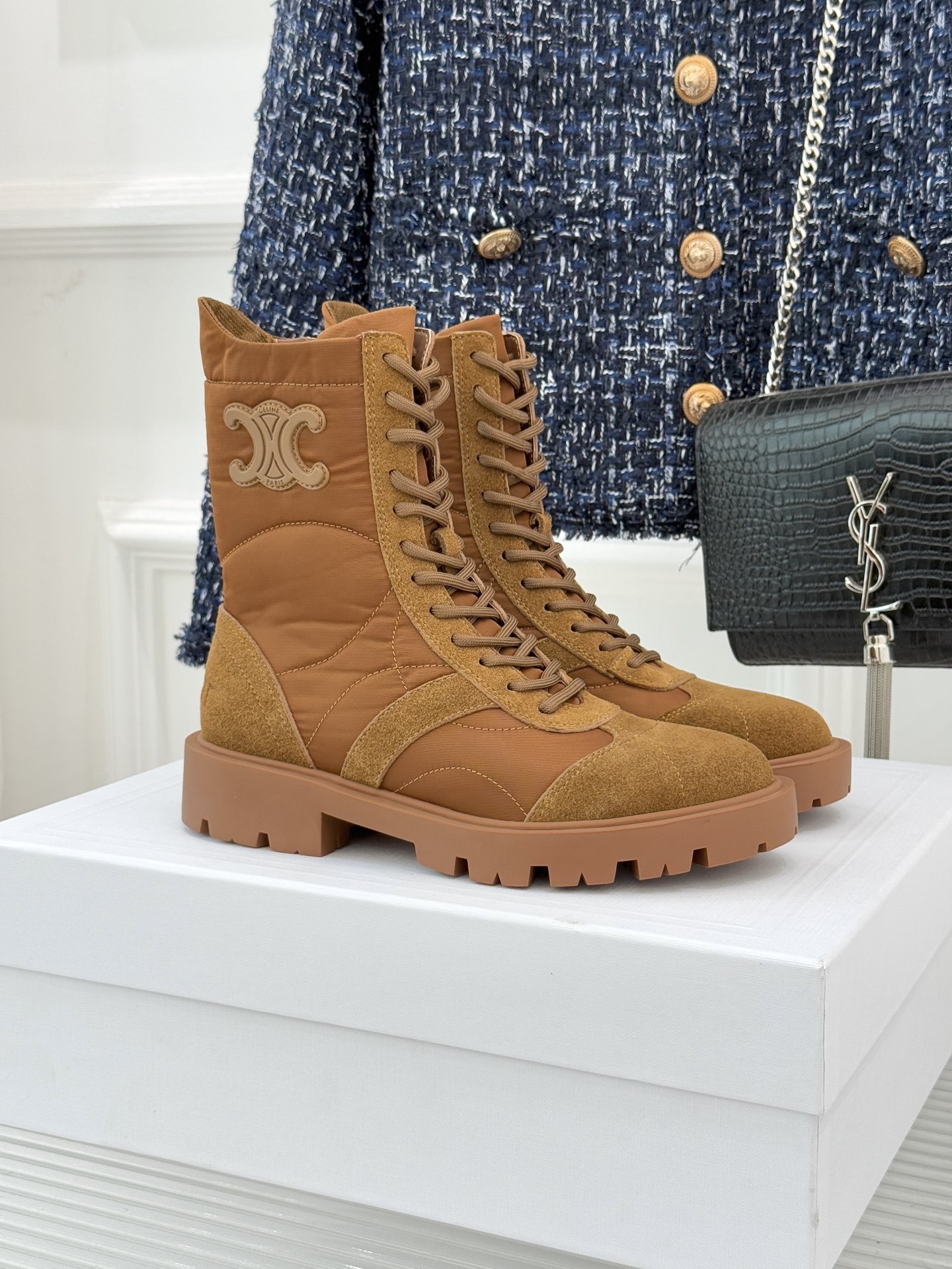 Celine /塞琳25WF新品凯旋门复古厚底马丁靴短靴当英伦硬朗邂逅巴黎优雅这双马丁靴以复古之形 写就
