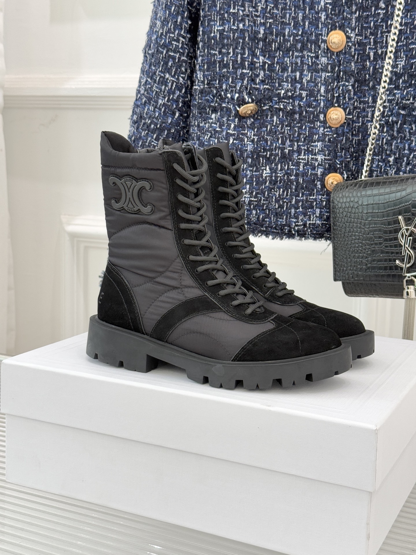 Celine /塞琳25WF新品凯旋门复古厚底马丁靴短靴当英伦硬朗邂逅巴黎优雅这双马丁靴以复古之形 写就