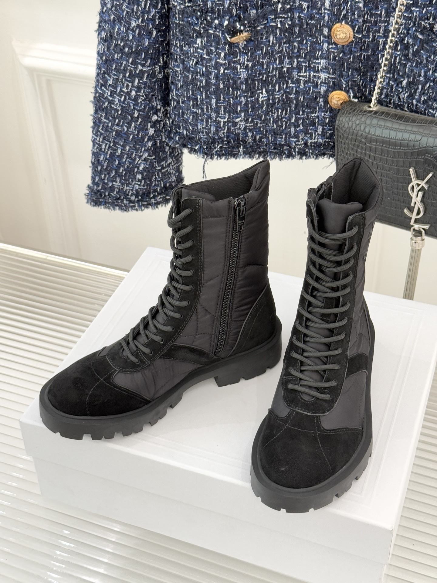 Celine /塞琳25WF新品凯旋门复古厚底马丁靴短靴当英伦硬朗邂逅巴黎优雅这双马丁靴以复古之形 写就