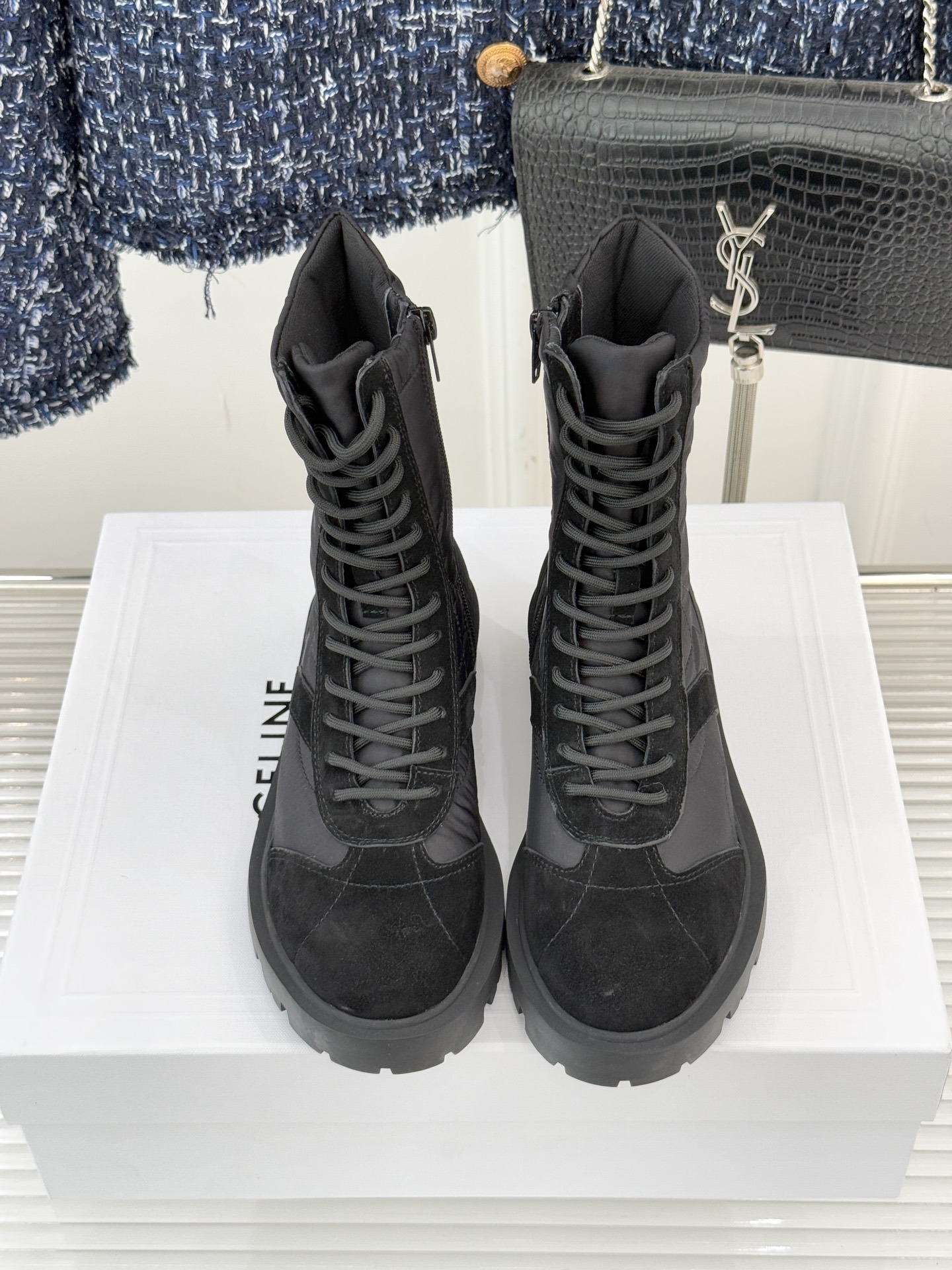 Celine /塞琳25WF新品凯旋门复古厚底马丁靴短靴当英伦硬朗邂逅巴黎优雅这双马丁靴以复古之形 写就
