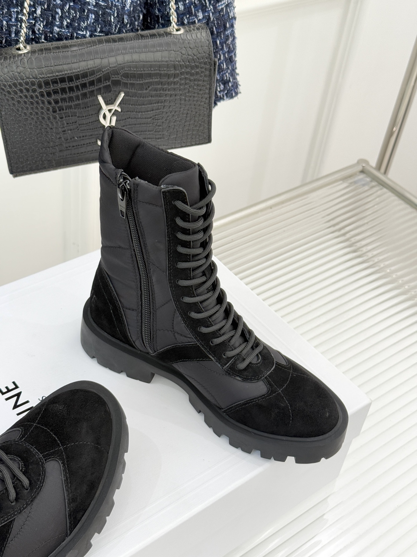 Celine /塞琳25WF新品凯旋门复古厚底马丁靴短靴当英伦硬朗邂逅巴黎优雅这双马丁靴以复古之形 写就