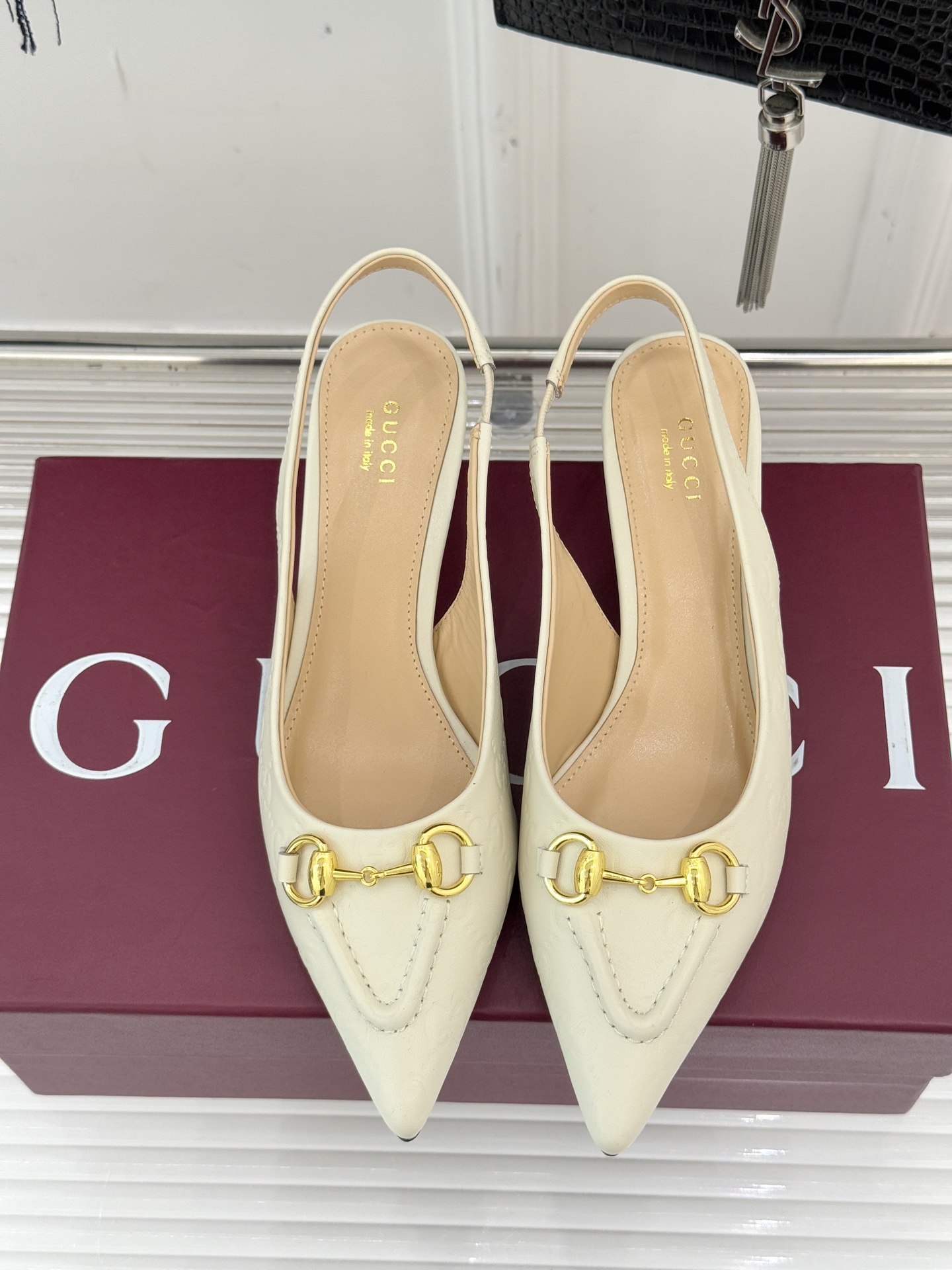 Gucci/古驰25WF新品马衔扣尖头猫跟后空凉鞋它以标志性的马衔扣为点睛之笔彰显着品牌深厚的马术传承与