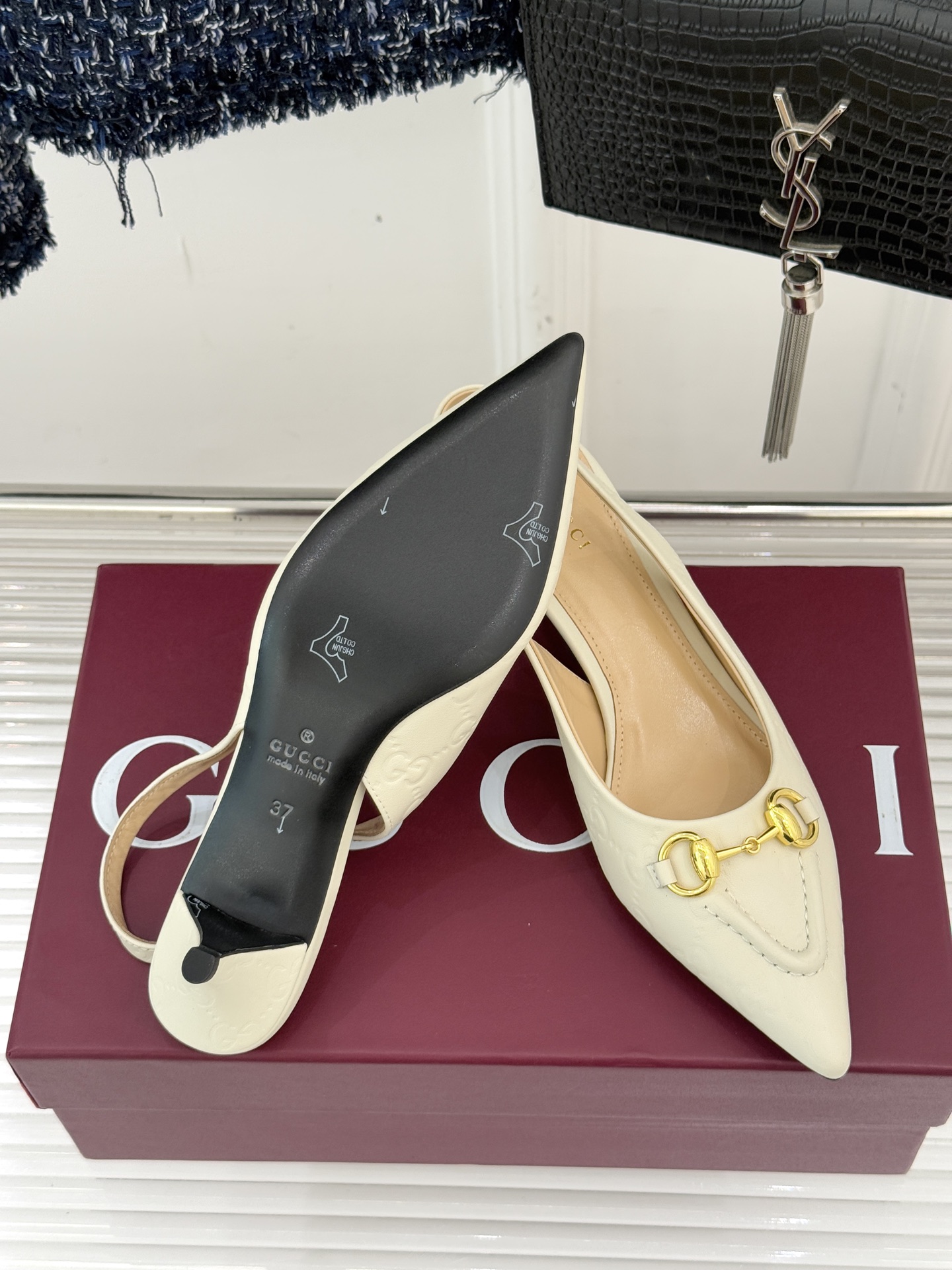 Gucci/古驰25WF新品马衔扣尖头猫跟后空凉鞋它以标志性的马衔扣为点睛之笔彰显着品牌深厚的马术传承与