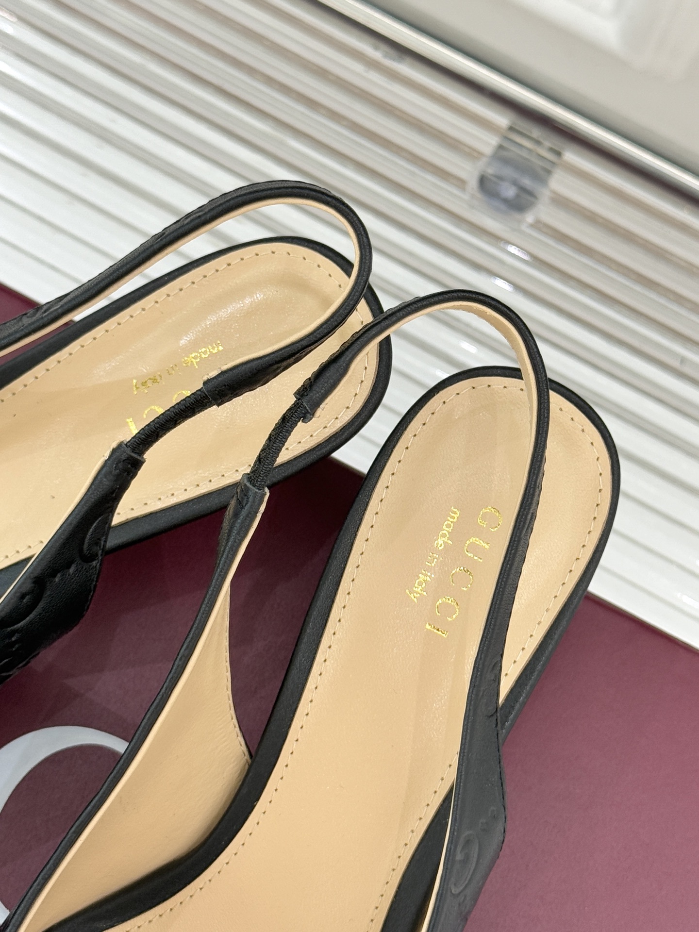 Gucci/古驰25WF新品马衔扣尖头猫跟后空凉鞋它以标志性的马衔扣为点睛之笔彰显着品牌深厚的马术传承与