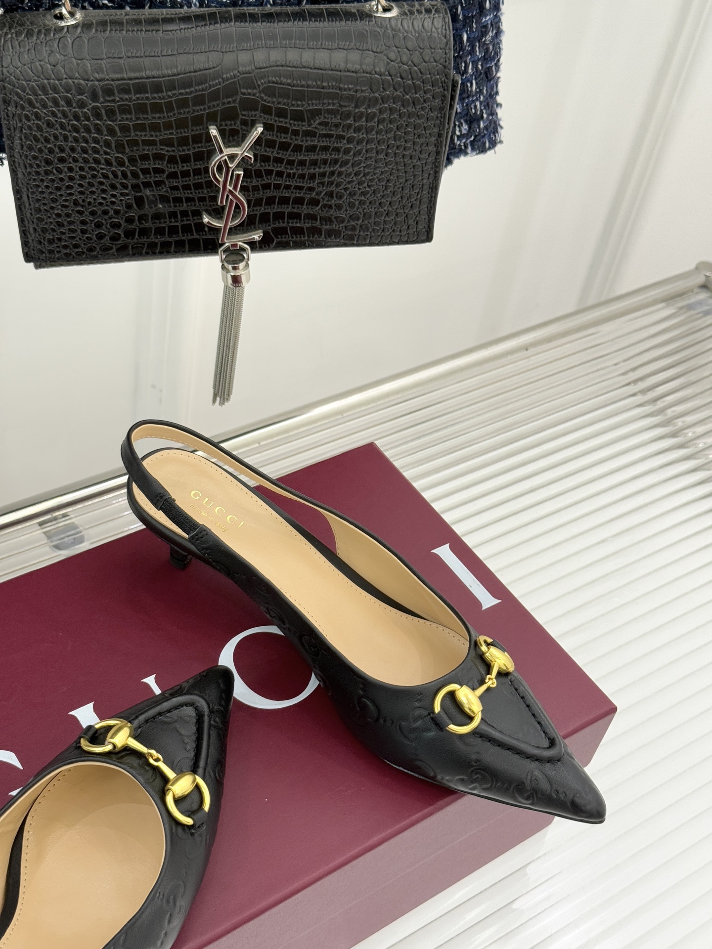 Gucci/古驰25WF新品马衔扣尖头猫跟后空凉鞋它以标志性的马衔扣为点睛之笔彰显着品牌深厚的马术传承与