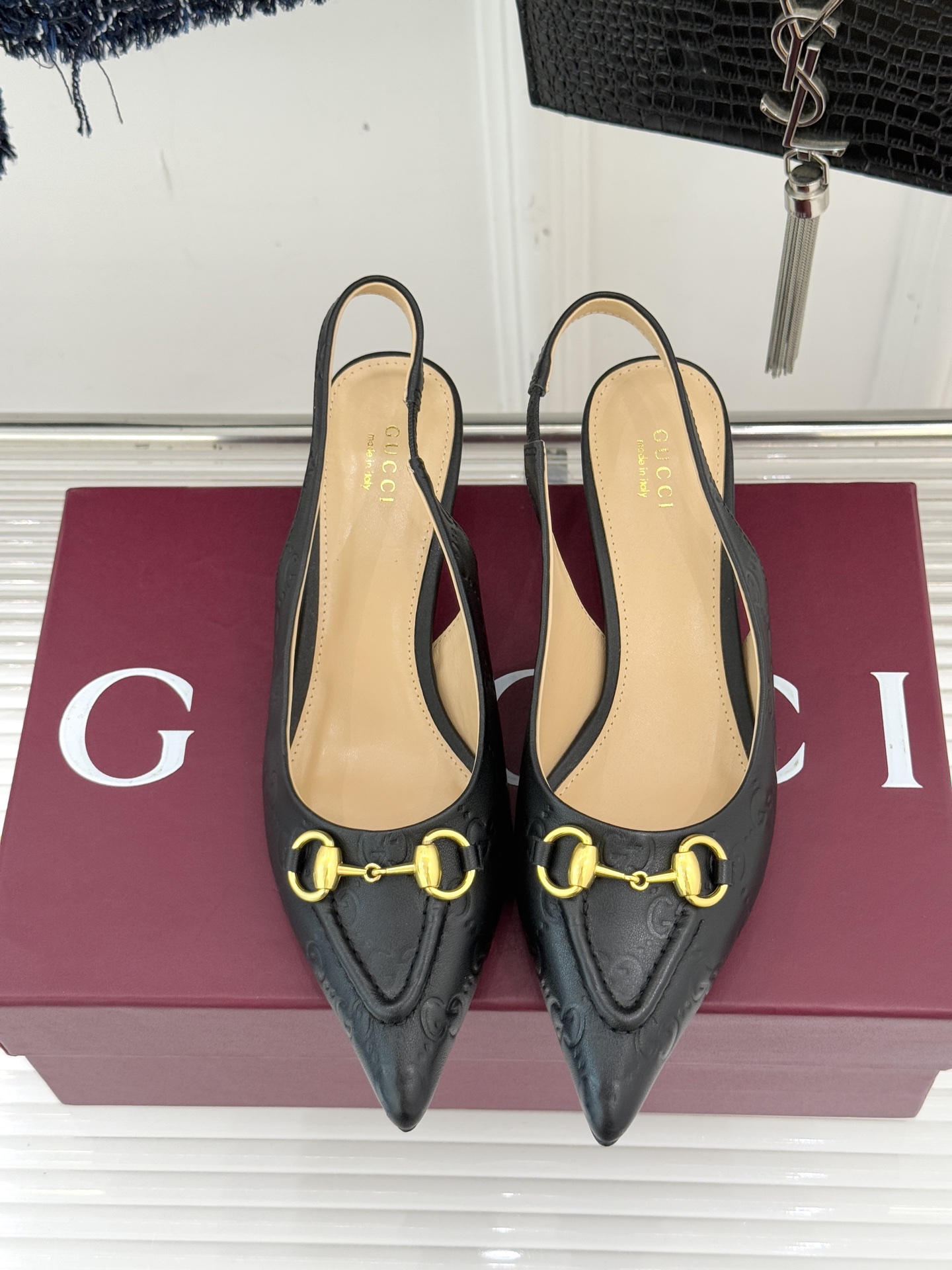 Gucci/古驰25WF新品马衔扣尖头猫跟后空凉鞋它以标志性的马衔扣为点睛之笔彰显着品牌深厚的马术传承与