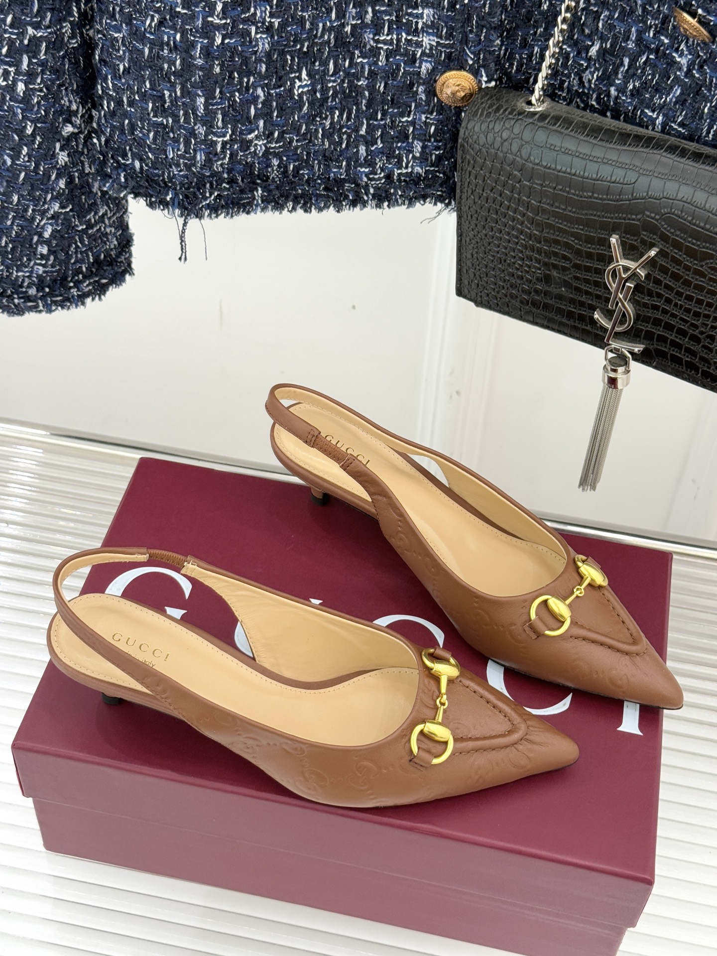 Gucci/古驰25WF新品马衔扣尖头猫跟后空凉鞋它以标志性的马衔扣为点睛之笔彰显着品牌深厚的马术传承与
