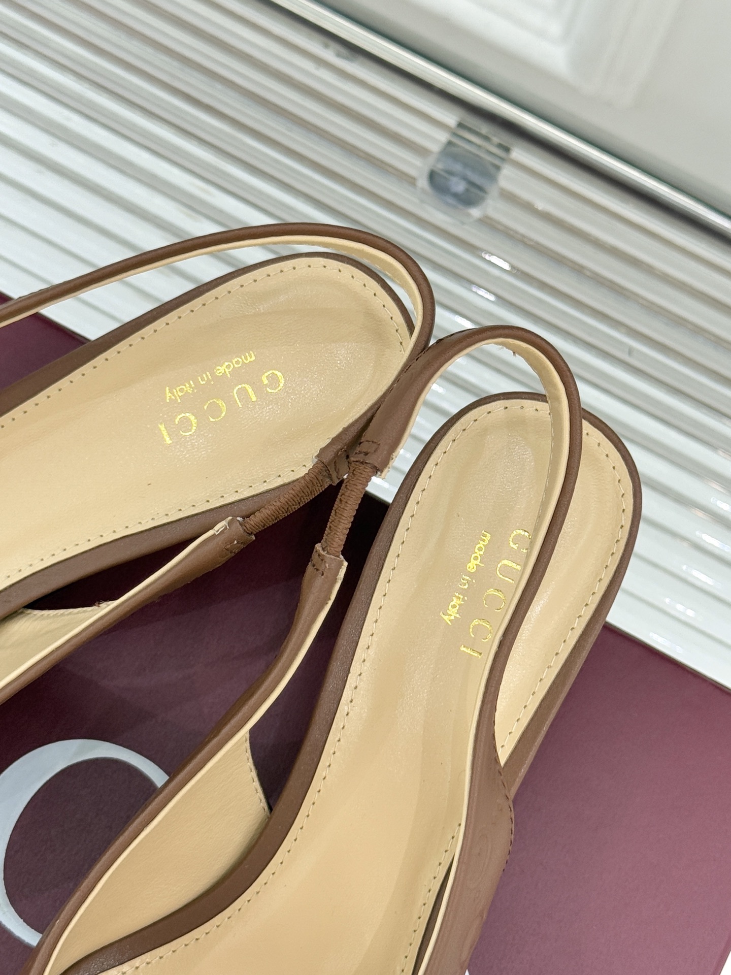 Gucci/古驰25WF新品马衔扣尖头猫跟后空凉鞋它以标志性的马衔扣为点睛之笔彰显着品牌深厚的马术传承与