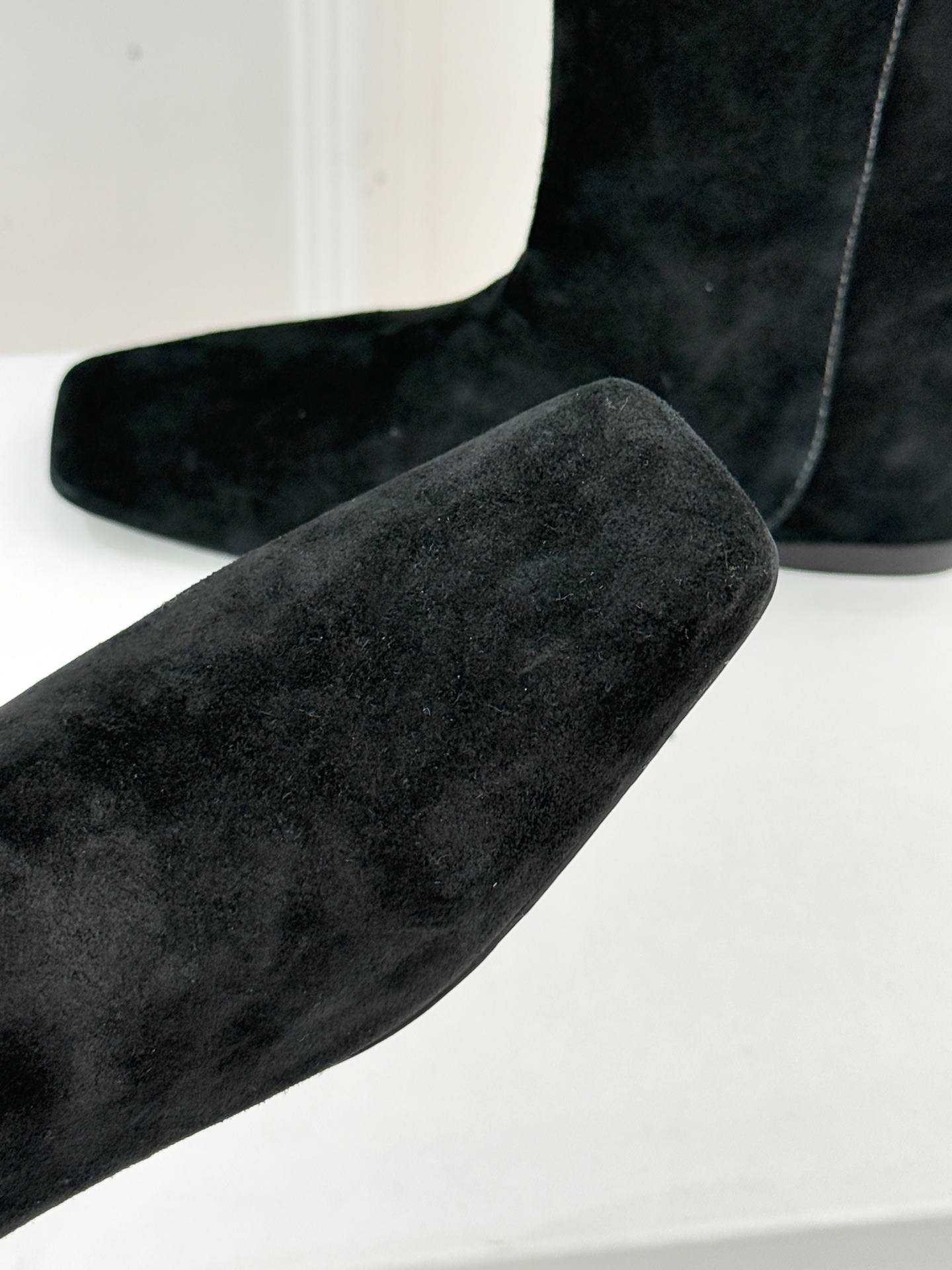 IMMI 25WF新品铆钉方头平底短靴当方头的飒爽撞上铆钉的锐利这款短靴便成了秋冬打破沉闷的“时尚利器”