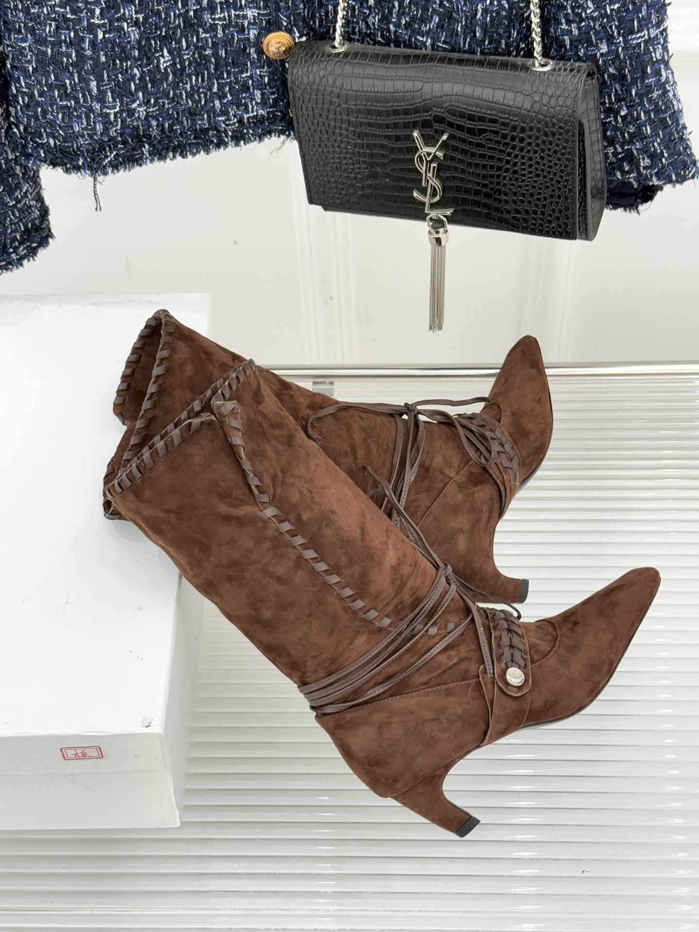 Cello Sonata 25WF新品编织绑带复古猫跟堆堆靴当编织的肌理碰撞复古堆堆靴型这款短靴便成了秋