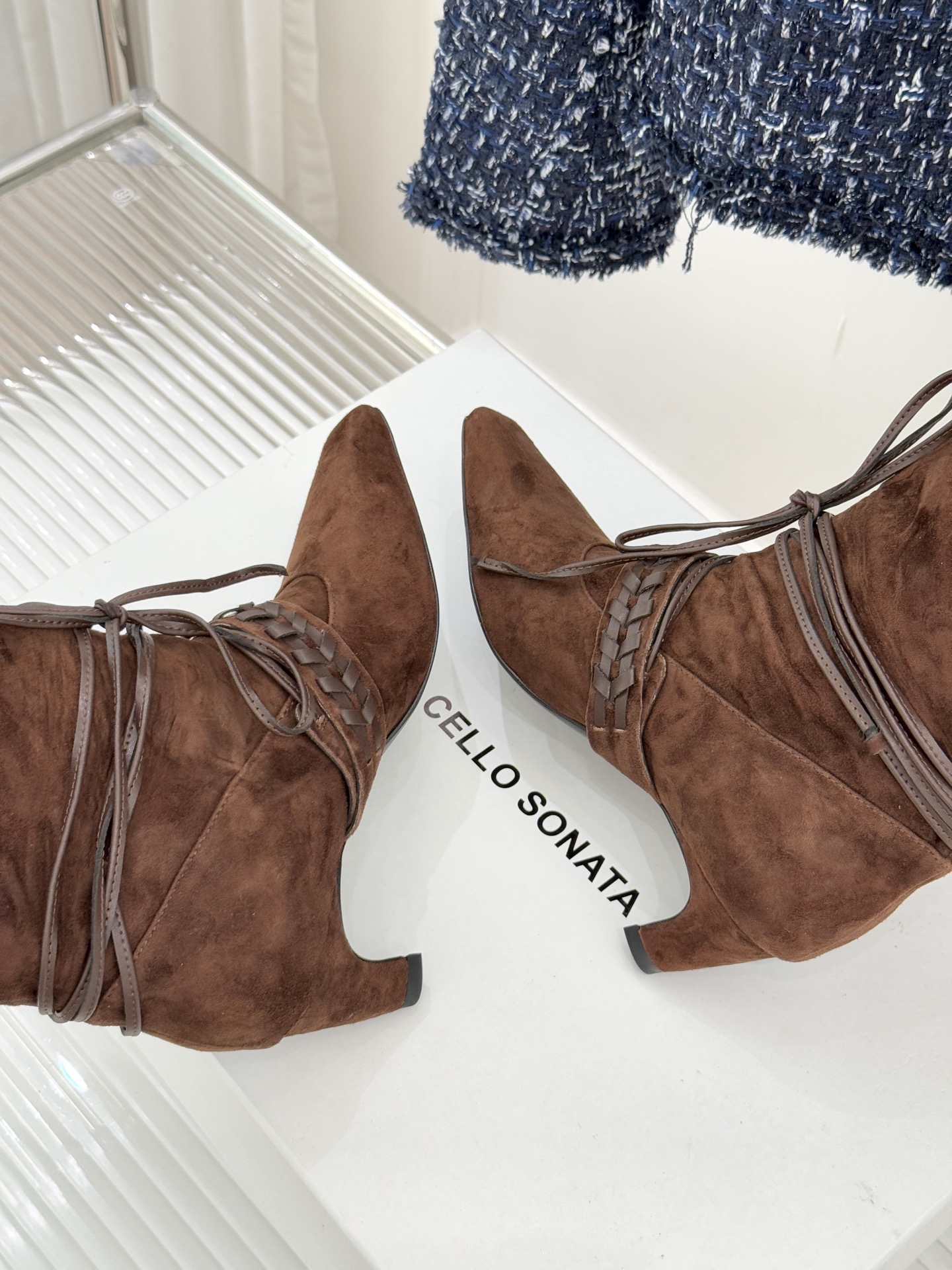 Cello Sonata 25WF新品编织绑带复古猫跟堆堆靴当编织的肌理碰撞复古堆堆靴型这款短靴便成了秋