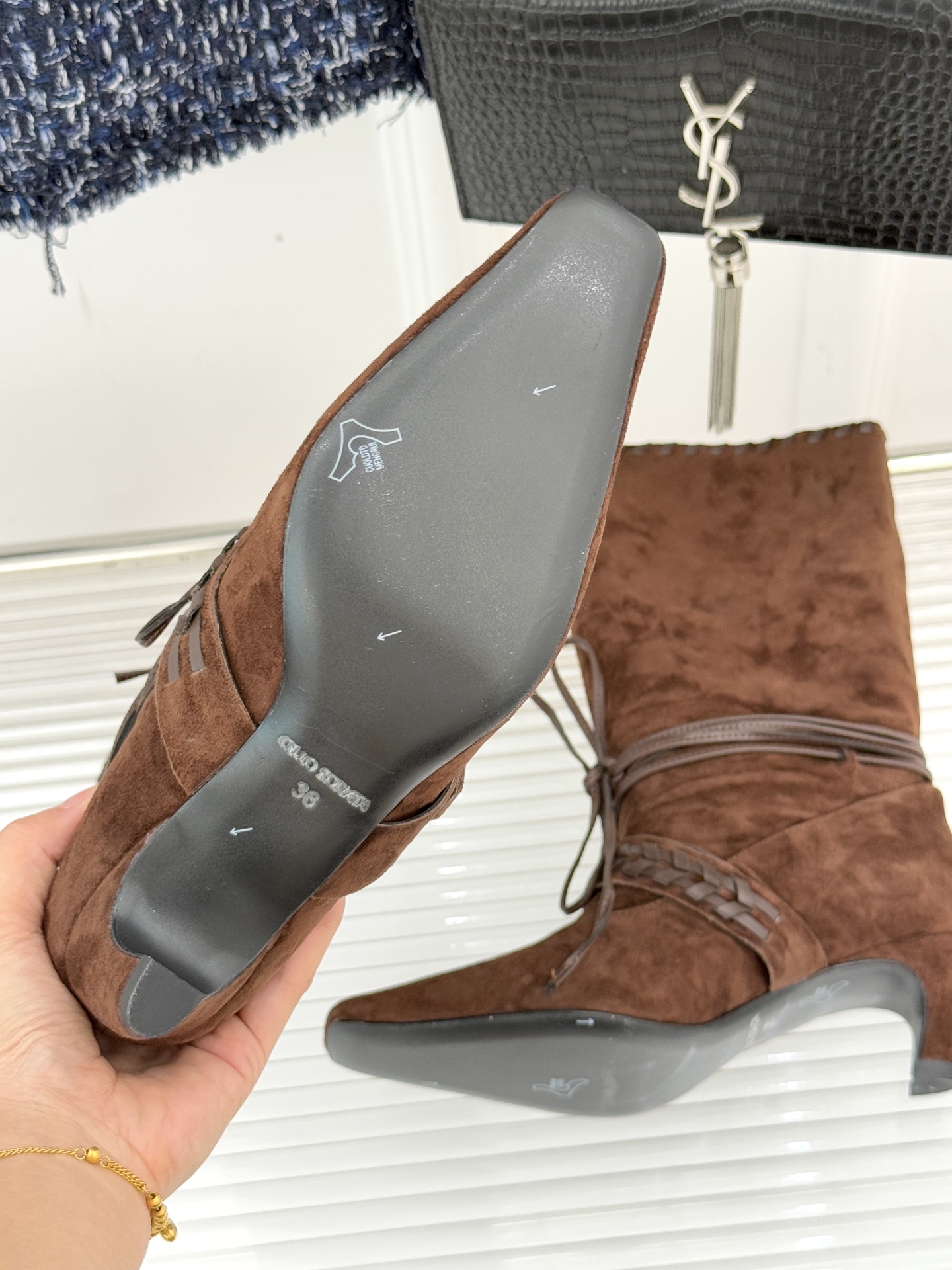 Cello Sonata 25WF新品编织绑带复古猫跟堆堆靴当编织的肌理碰撞复古堆堆靴型这款短靴便成了秋