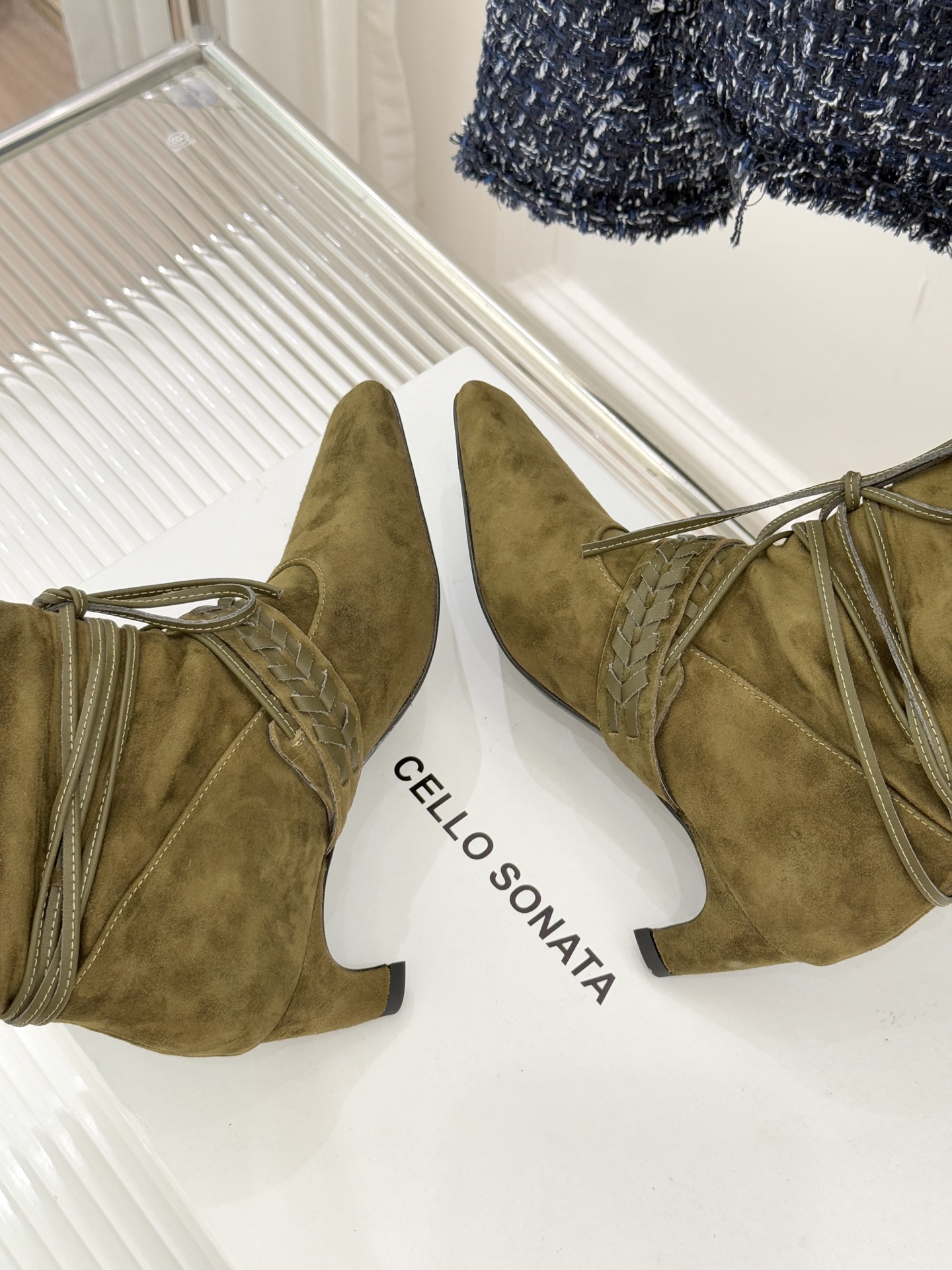 Cello Sonata 25WF新品编织绑带复古猫跟堆堆靴当编织的肌理碰撞复古堆堆靴型这款短靴便成了秋