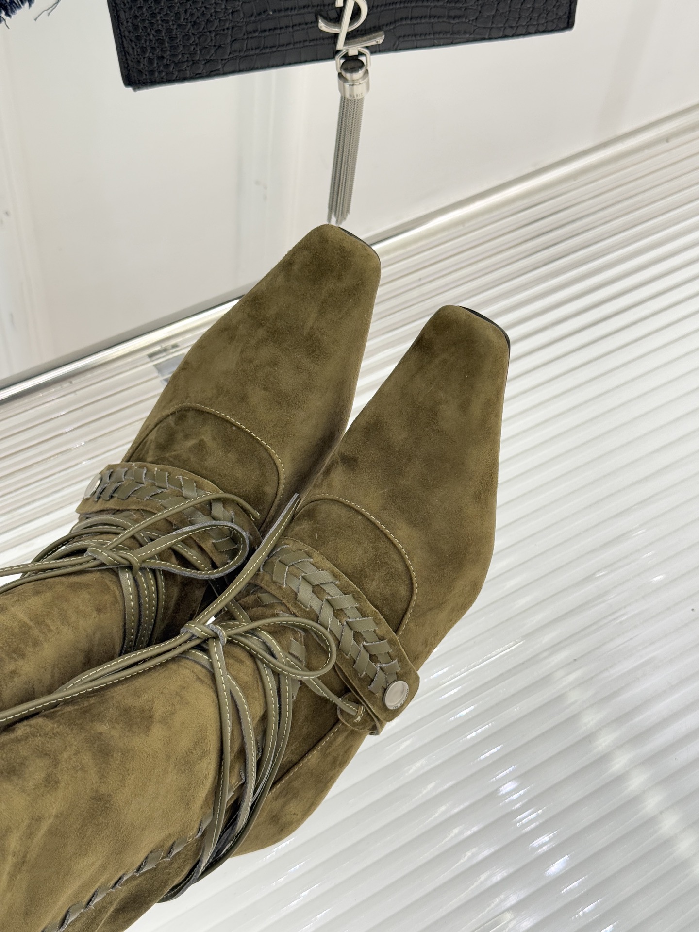 Cello Sonata 25WF新品编织绑带复古猫跟堆堆靴当编织的肌理碰撞复古堆堆靴型这款短靴便成了秋