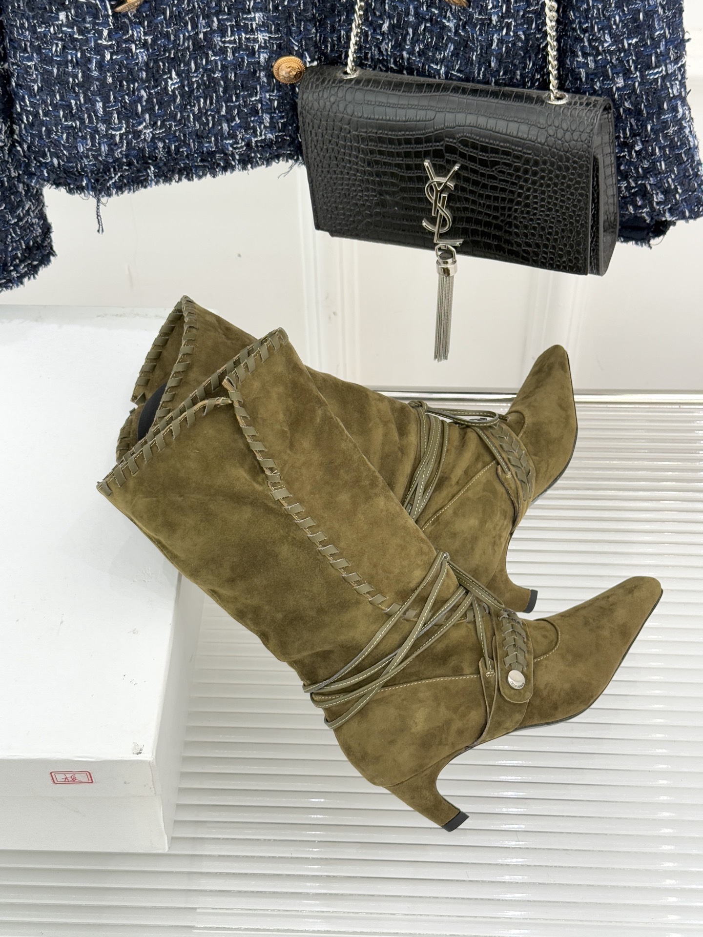 Cello Sonata 25WF新品编织绑带复古猫跟堆堆靴当编织的肌理碰撞复古堆堆靴型这款短靴便成了秋