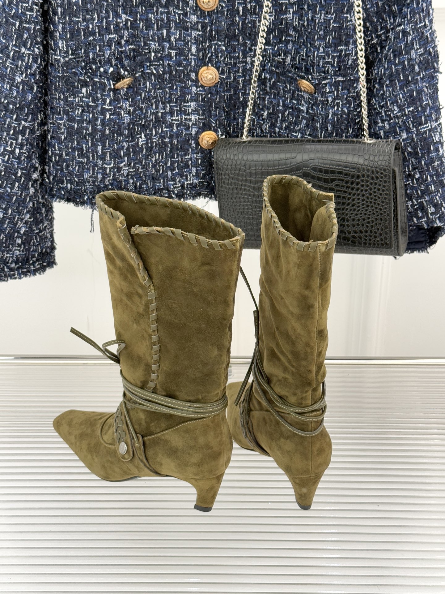 Cello Sonata 25WF新品编织绑带复古猫跟堆堆靴当编织的肌理碰撞复古堆堆靴型这款短靴便成了秋