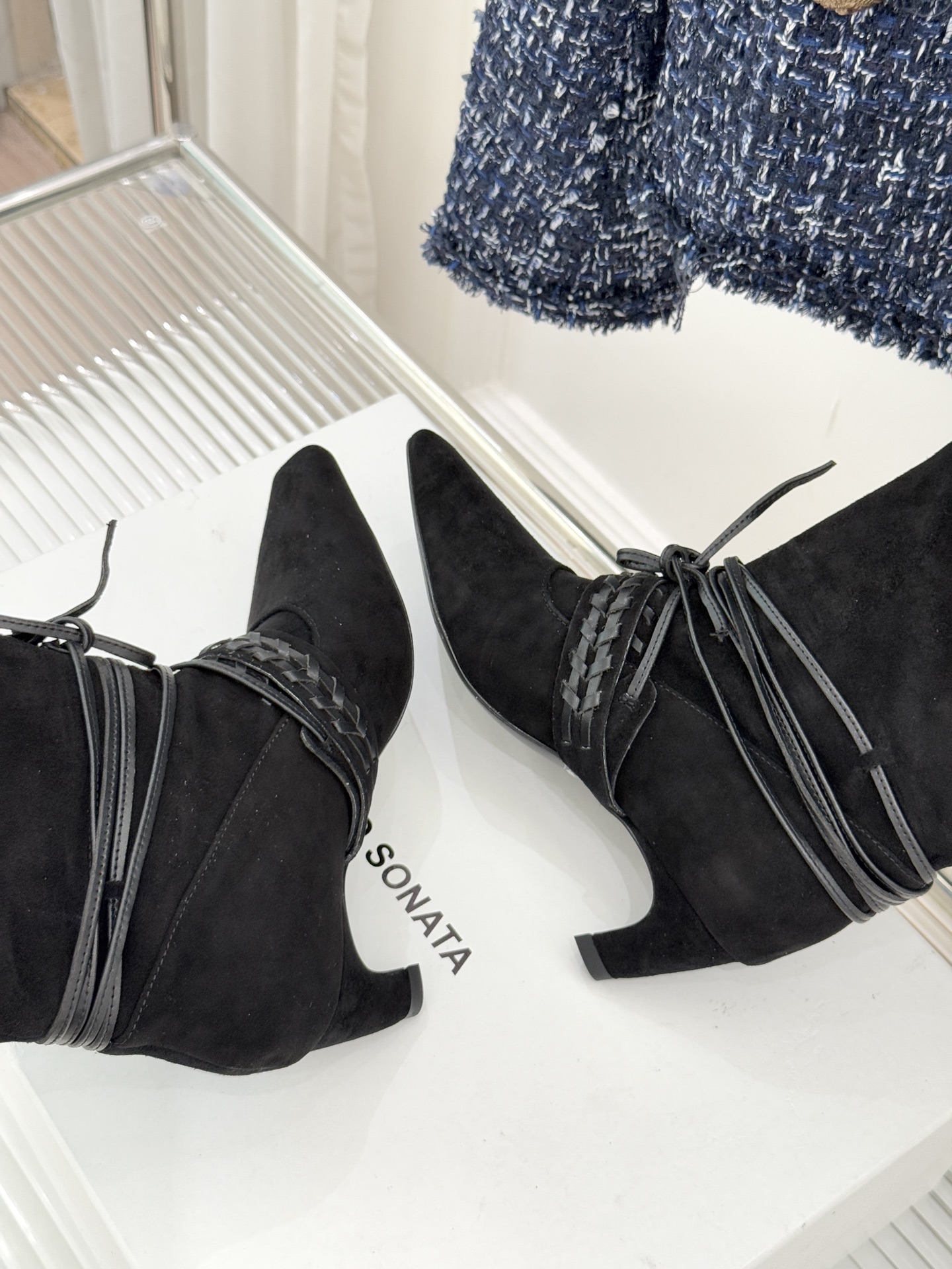 Cello Sonata 25WF新品编织绑带复古猫跟堆堆靴当编织的肌理碰撞复古堆堆靴型这款短靴便成了秋