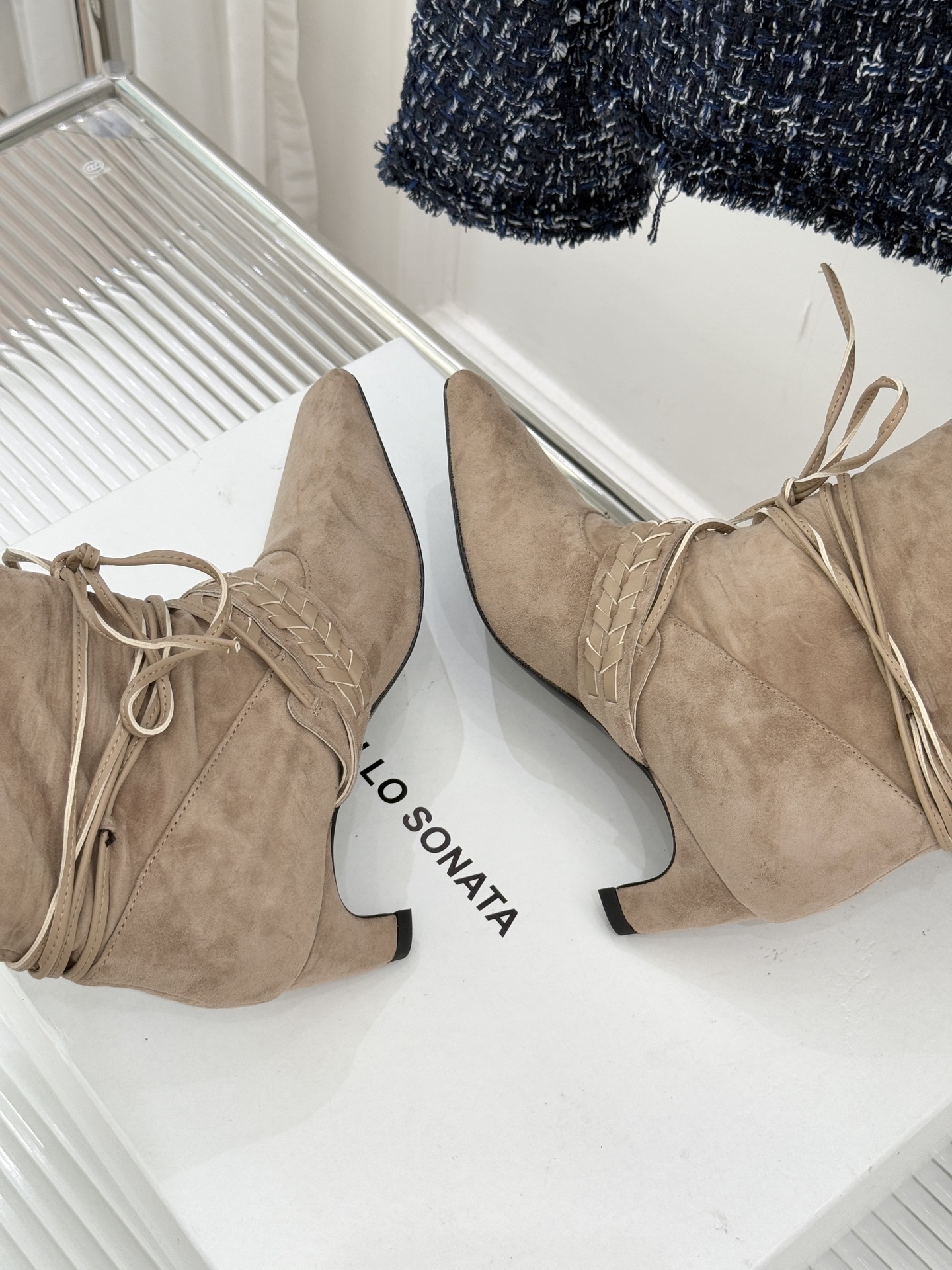 Cello Sonata 25WF新品编织绑带复古猫跟堆堆靴当编织的肌理碰撞复古堆堆靴型这款短靴便成了秋