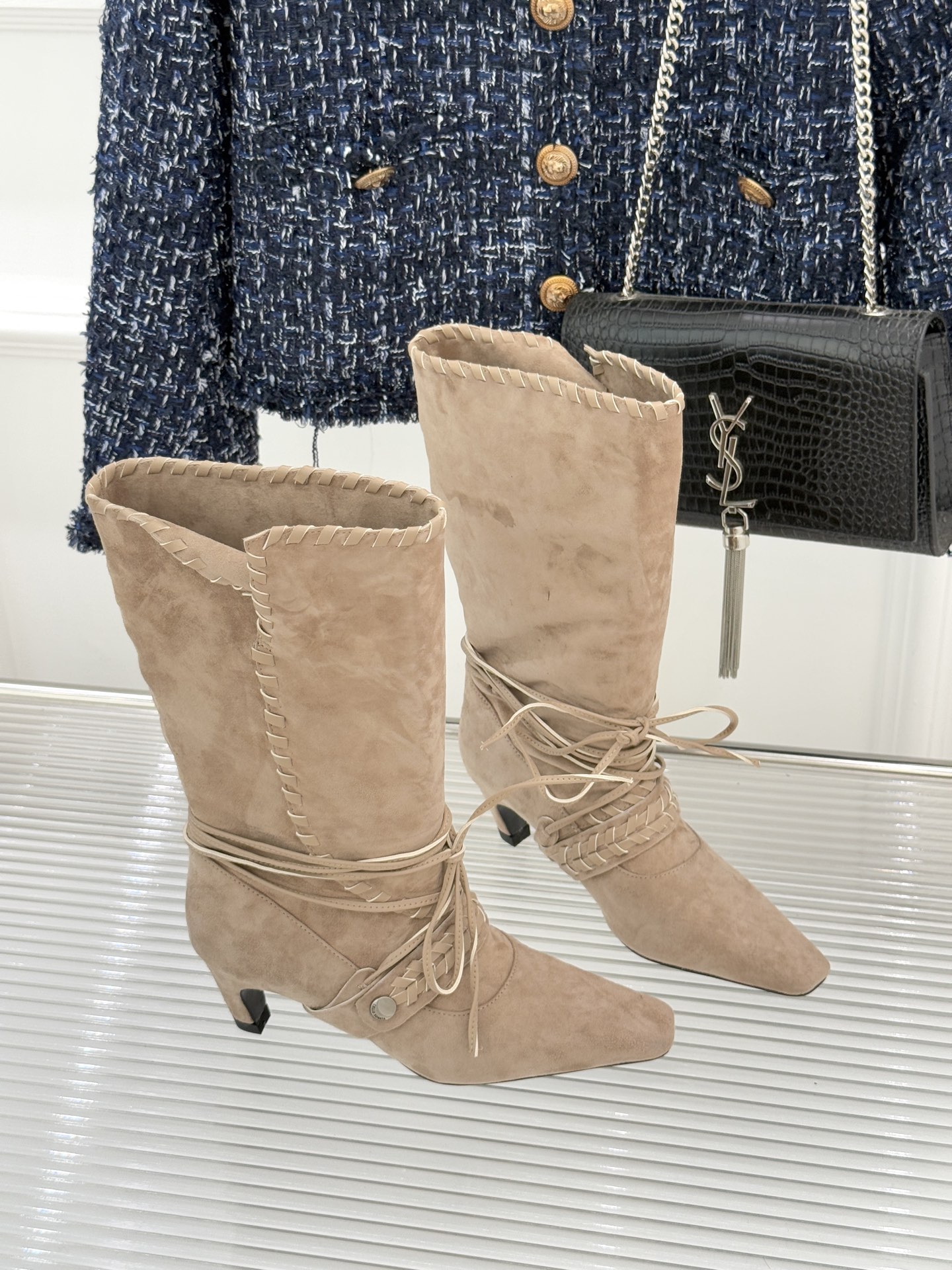 Cello Sonata 25WF新品编织绑带复古猫跟堆堆靴当编织的肌理碰撞复古堆堆靴型这款短靴便成了秋