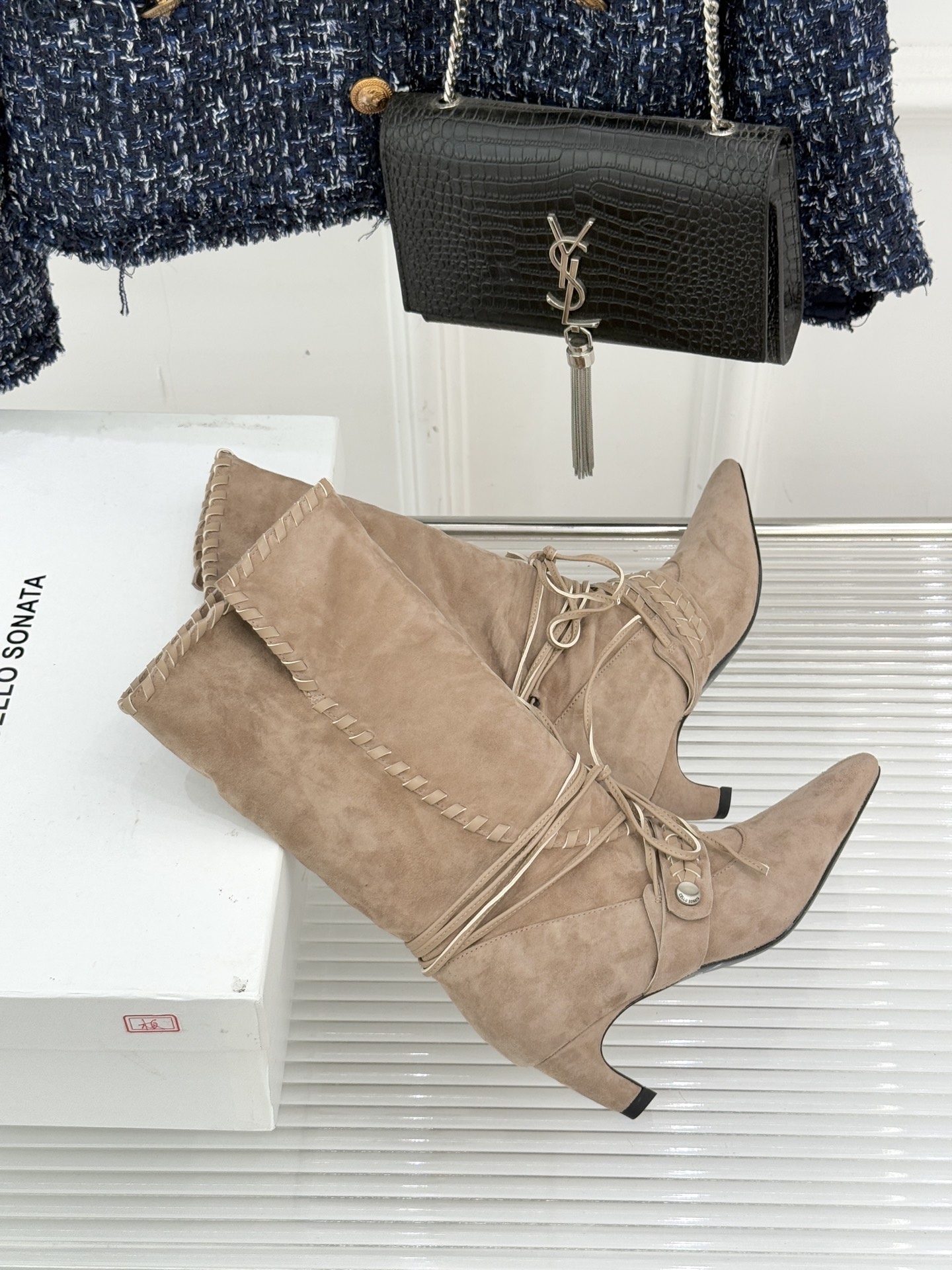 Cello Sonata 25WF新品编织绑带复古猫跟堆堆靴当编织的肌理碰撞复古堆堆靴型这款短靴便成了秋