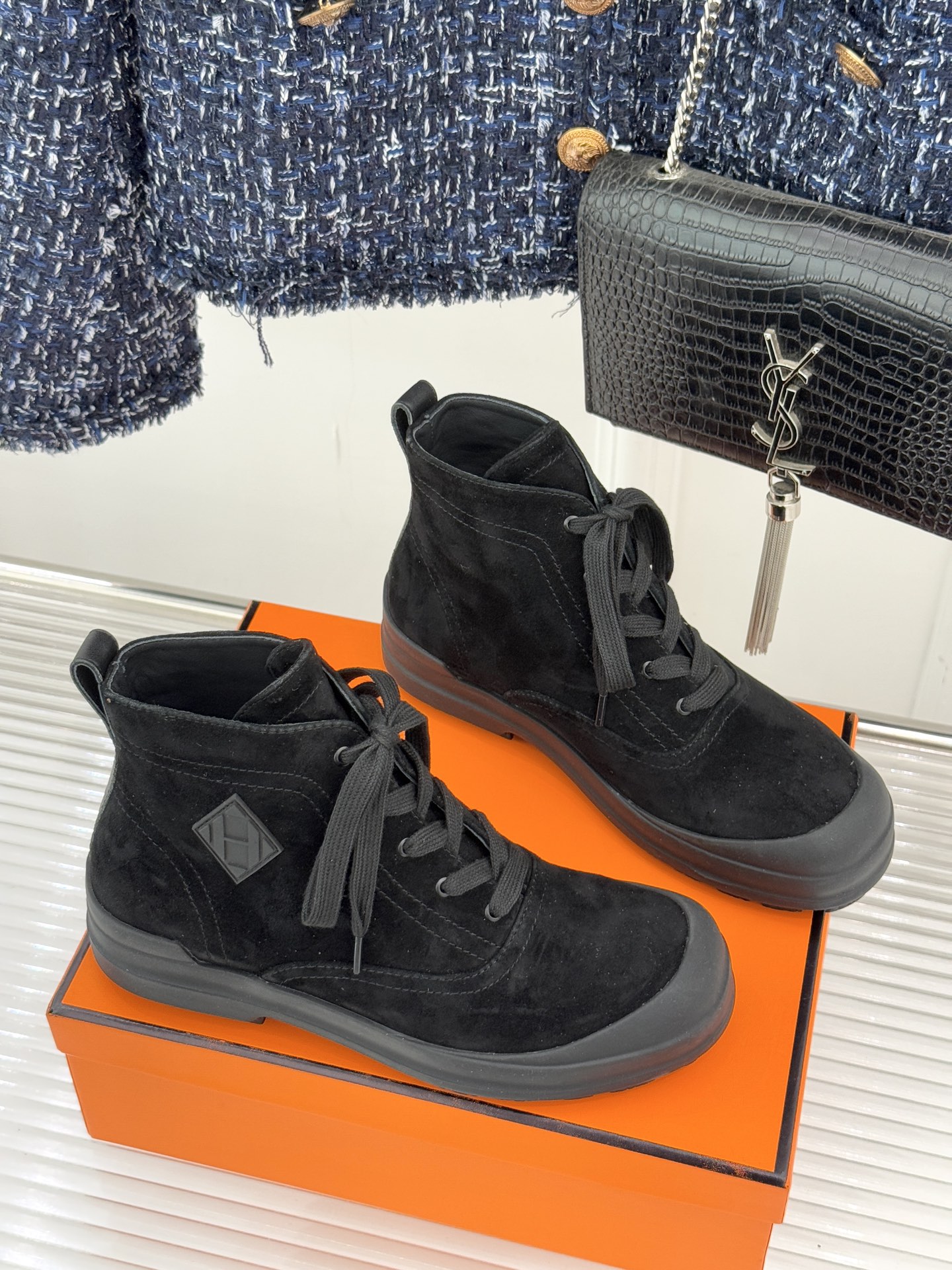 Hermès/爱马仕25WF新品Kooler休闲短靴这双短靴是时尚与舒适的完美杰作系带设计巧妙又独特 不